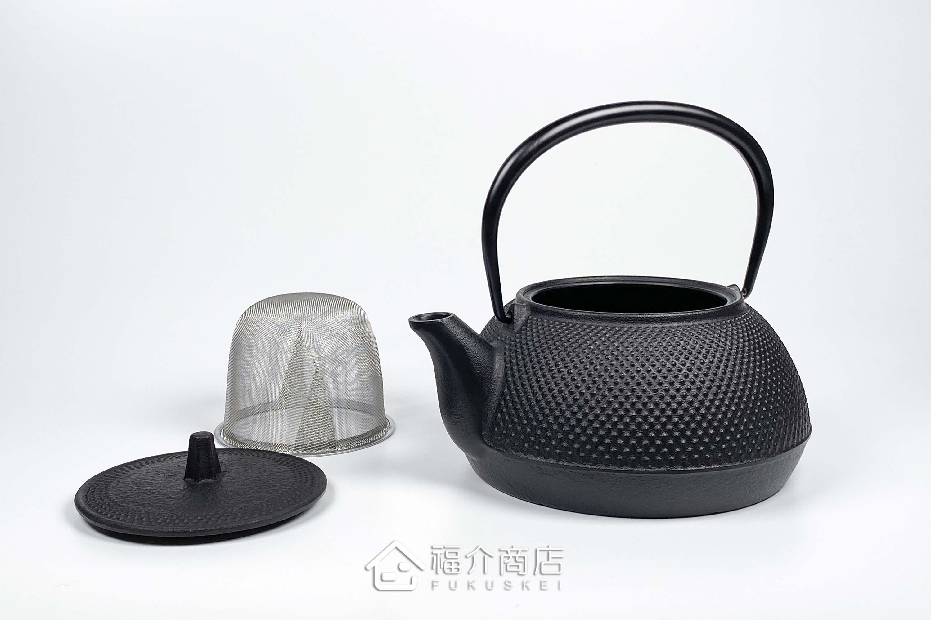 泡茶用的黑色鐵壺