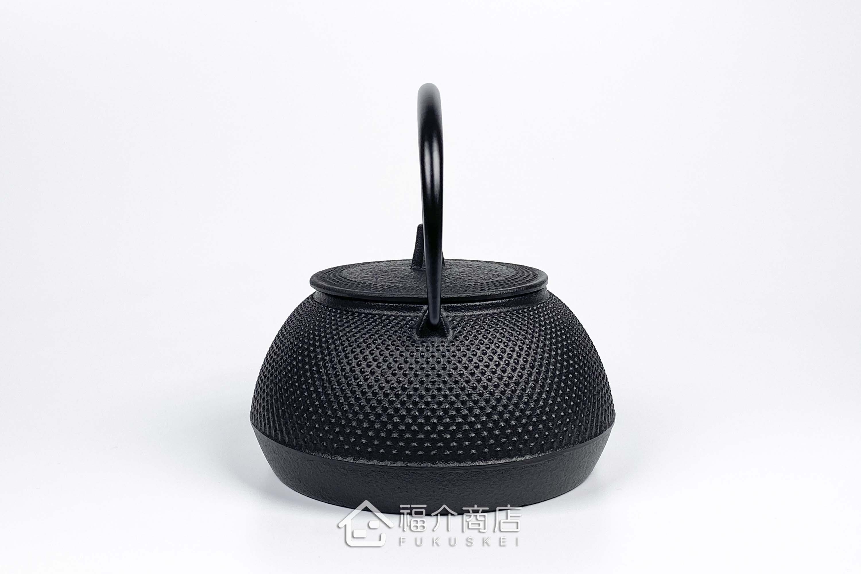 泡茶用的黑色鐵壺
