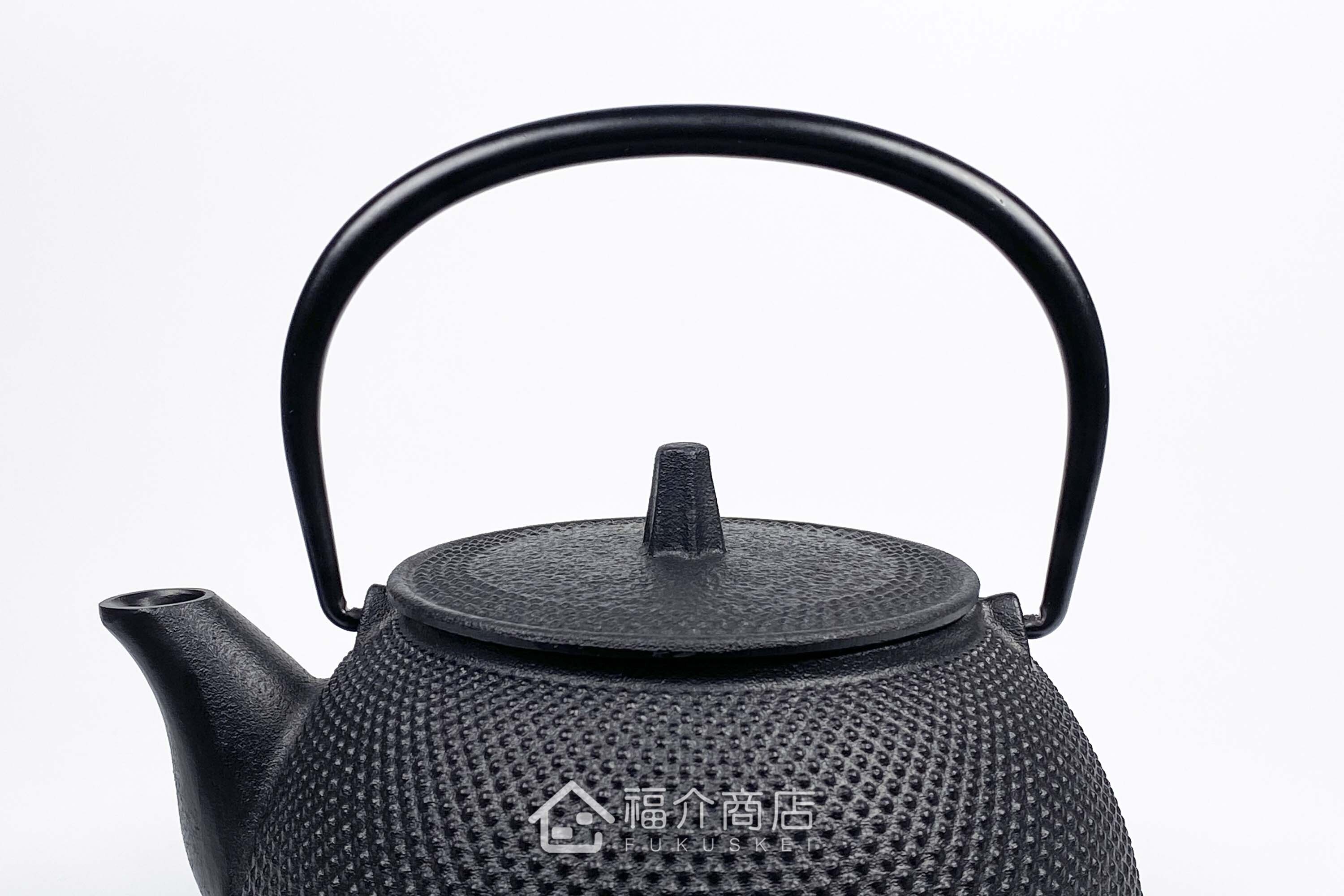 泡茶用的黑色鐵壺