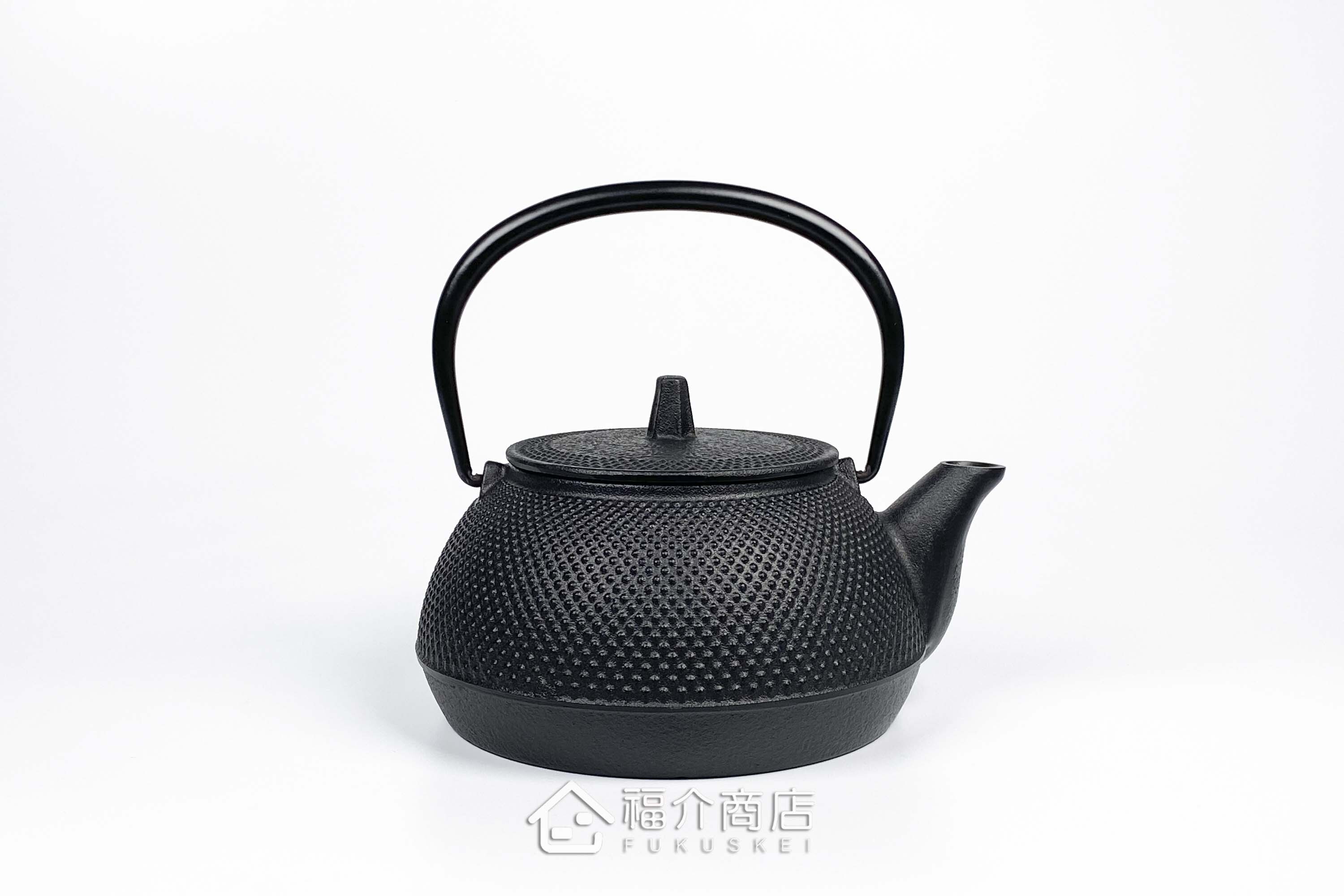 泡茶用的黑色鐵壺