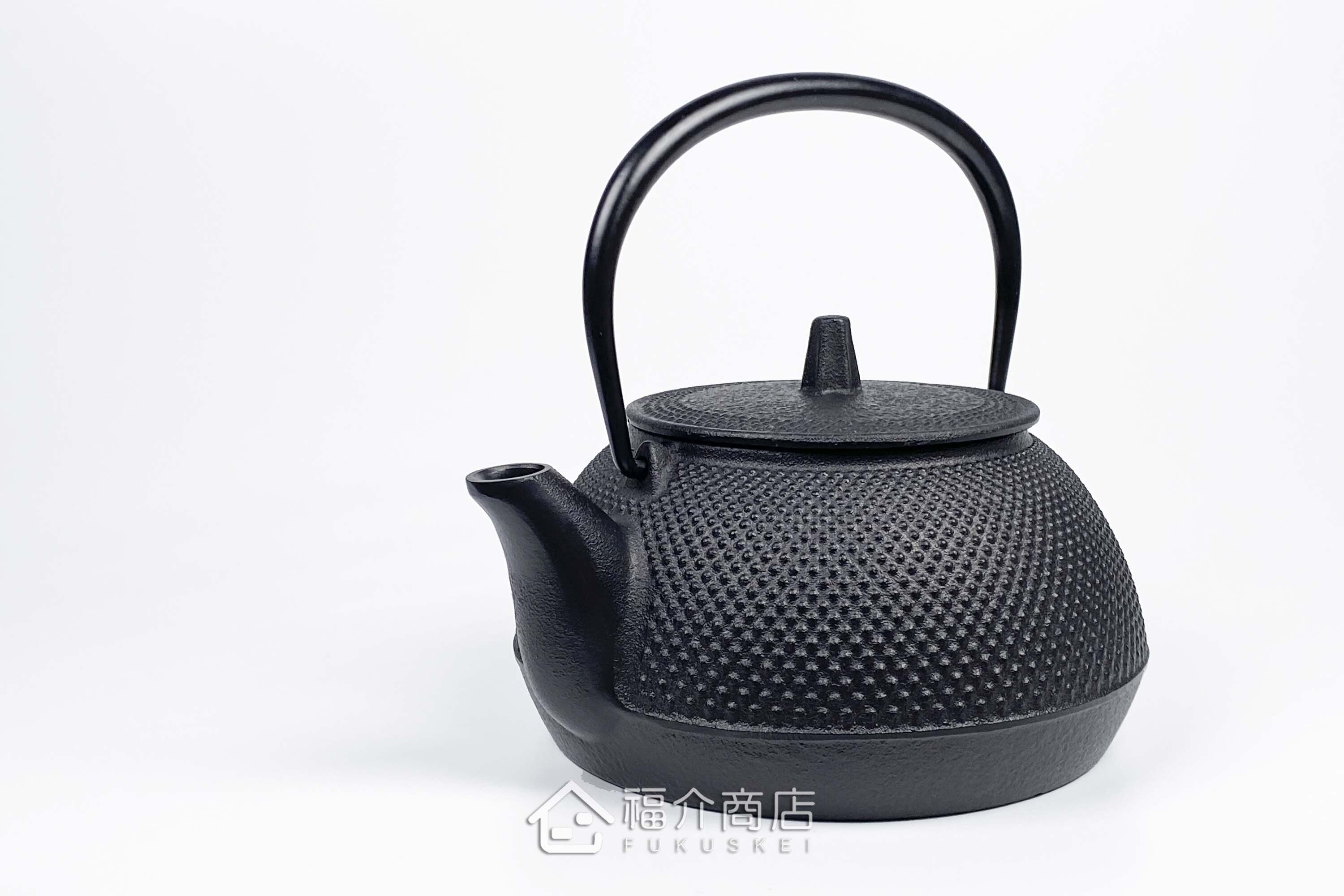 泡茶用的黑色鐵壺