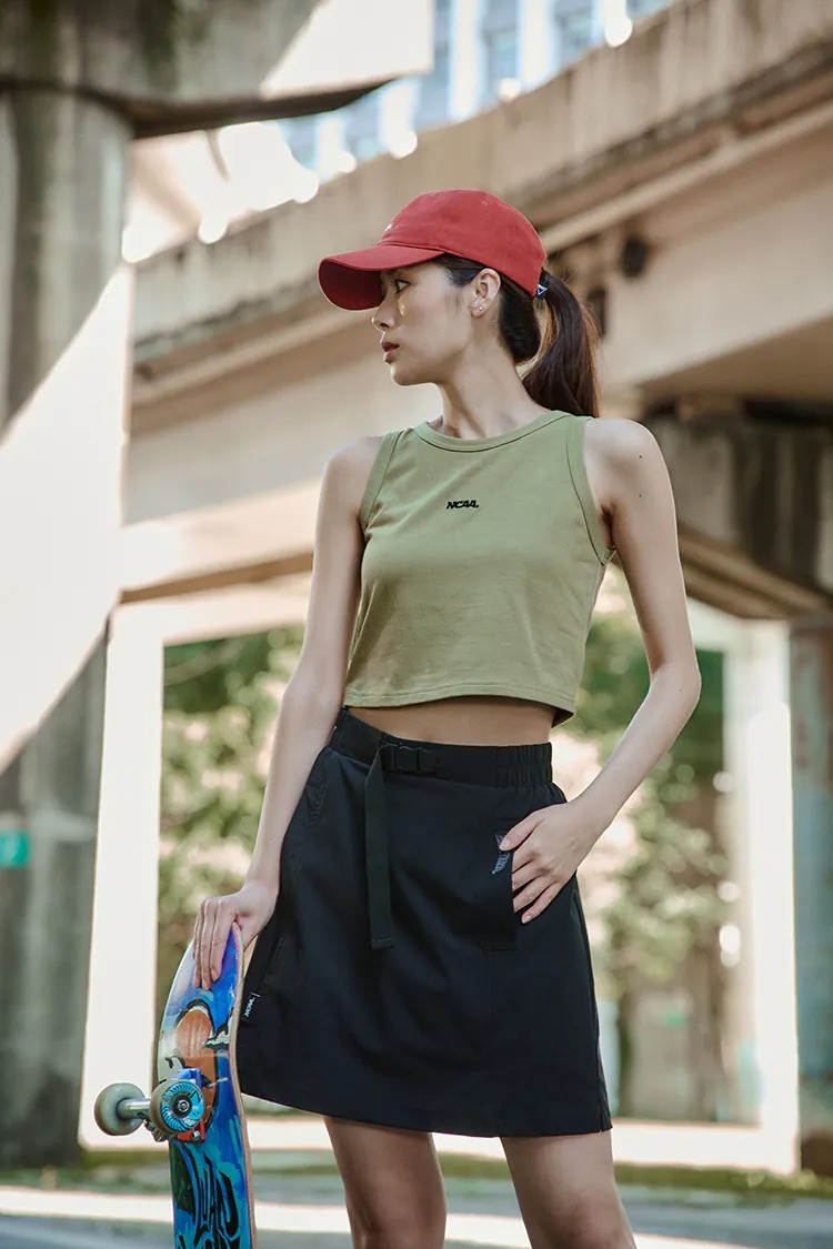 【NCAA】女款針織小背心|純棉舒適 顯瘦百搭-白色 |中性衣服穿搭・中性風穿搭・休閒女裝・女背心上衣