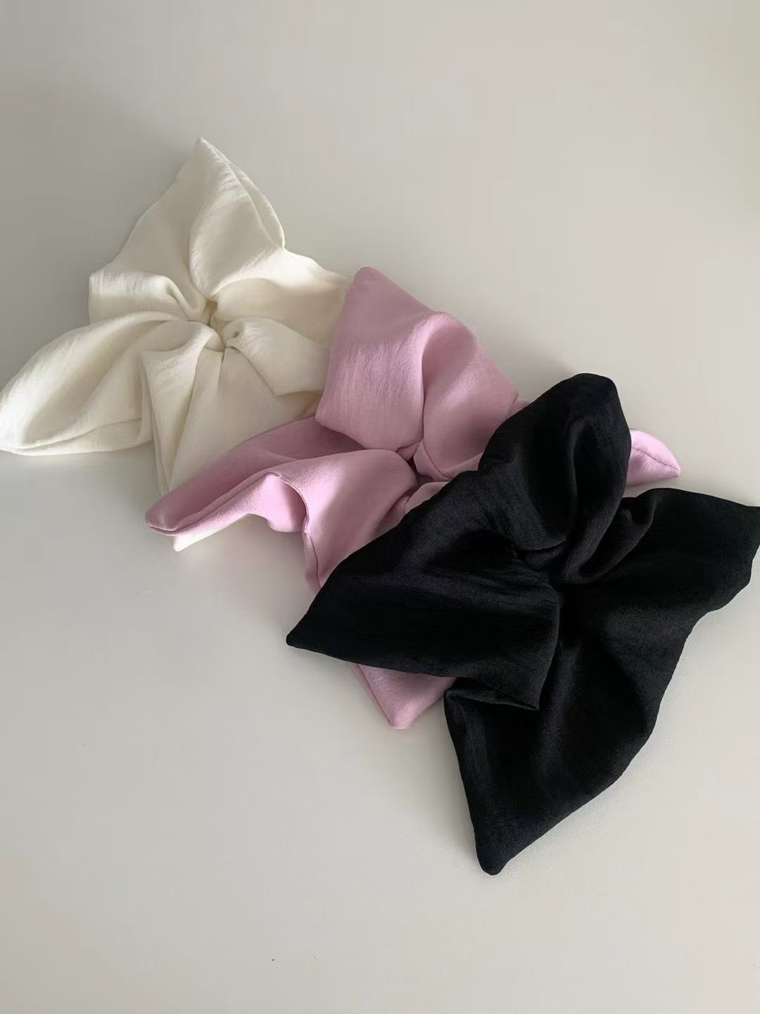 H139 Cloud Scrunchie