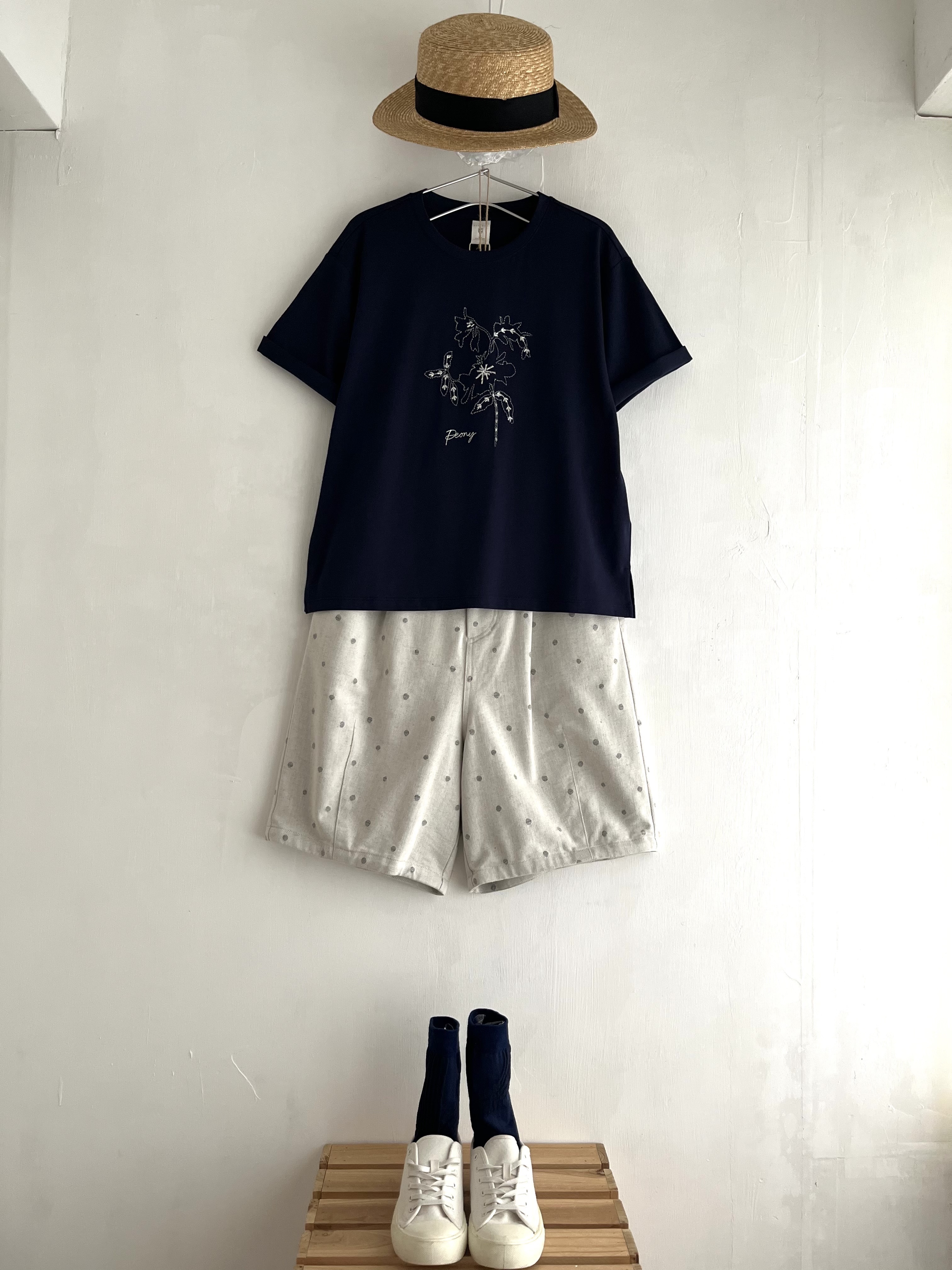 LILASIC藍色圓領刺繡花花tee