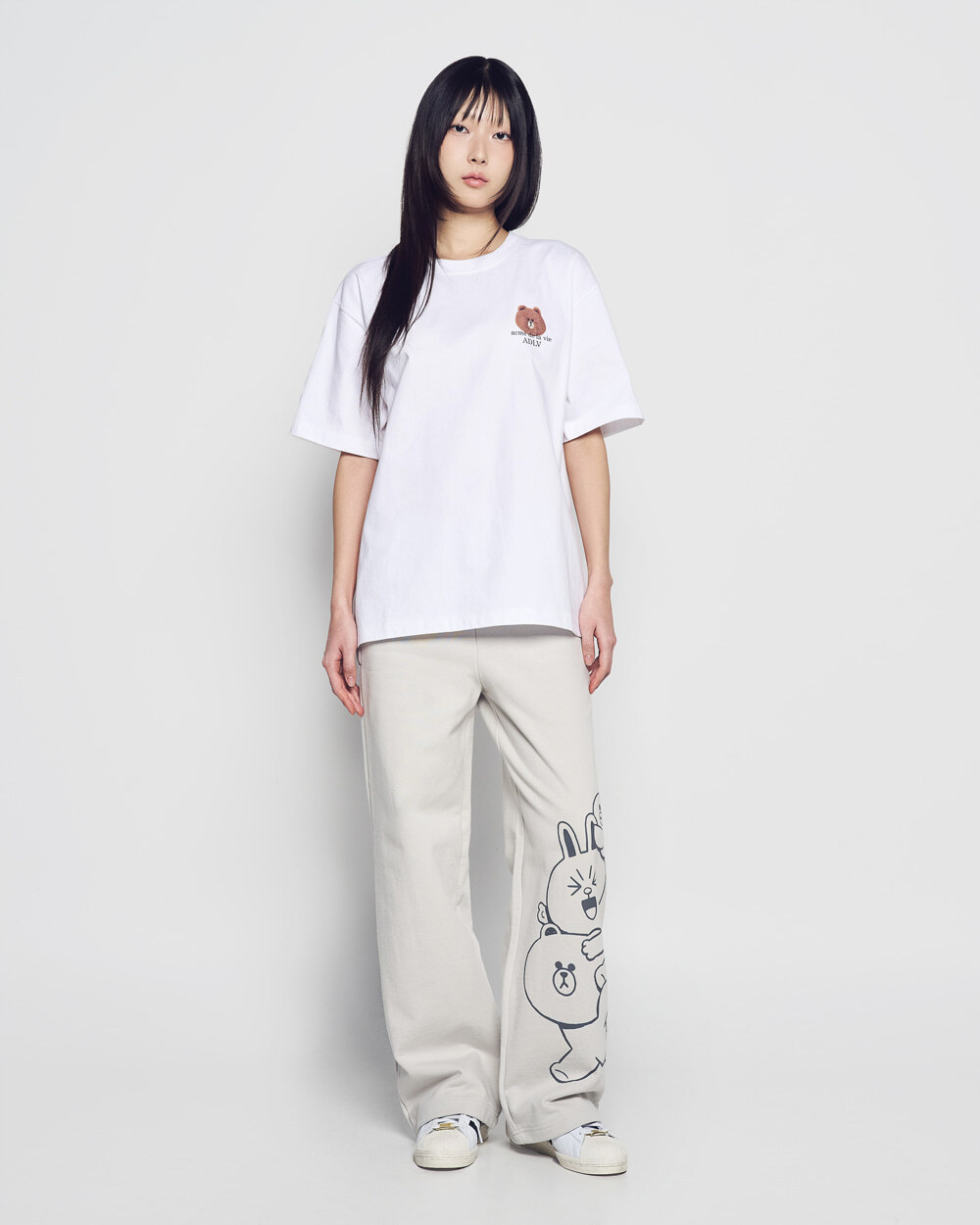 Q68 ADLV BASIC LOGO WITH LINE FRIENDS SHORT SLEEVE T-SHIRT - WHITE｜26SS-TP-SS-CO-BLF-WHT