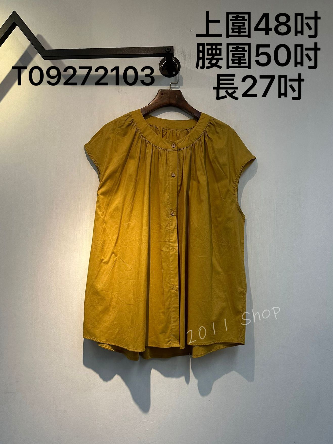 薄料圓領垂感無袖鈕扣TOP  上圍48吋 腰圍50吋 長27吋  T09272103
