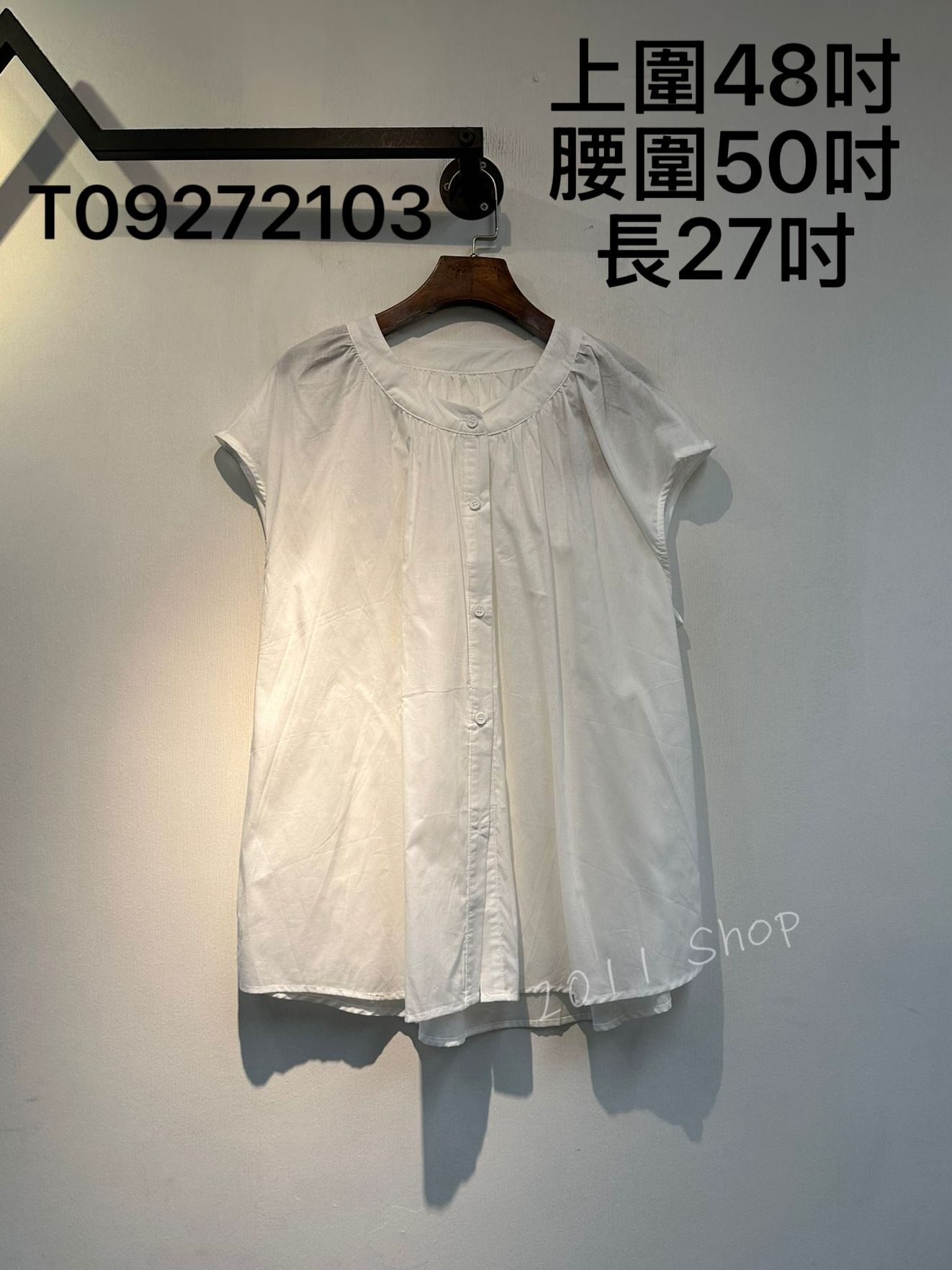 薄料圓領垂感無袖鈕扣TOP  上圍48吋 腰圍50吋 長27吋  T09272103