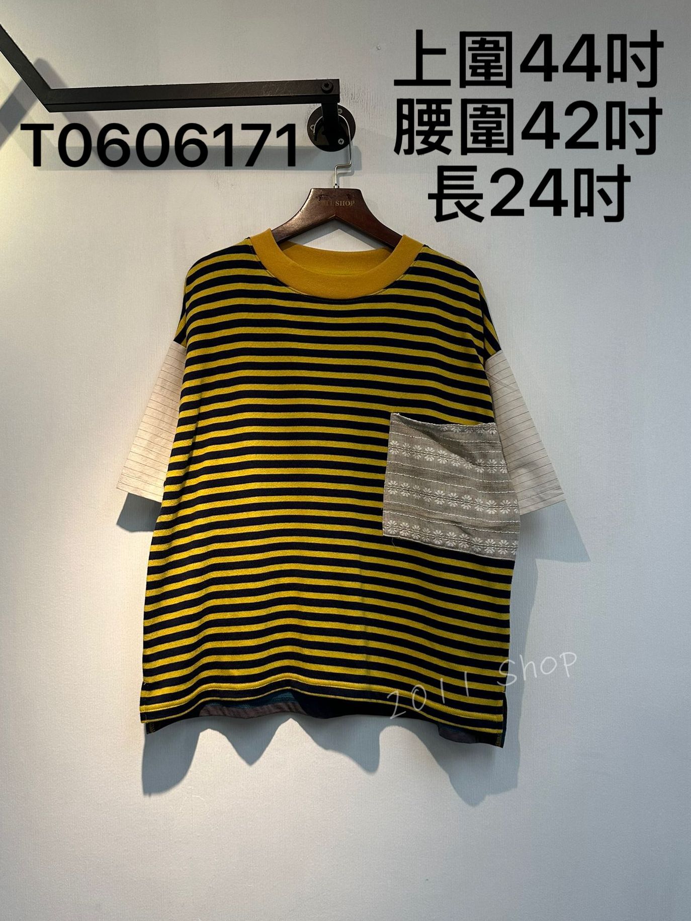 出口日本拼色橫間刺繡花紋口袋T恤  上圍44吋 腰圍42吋 長24吋  T0606171