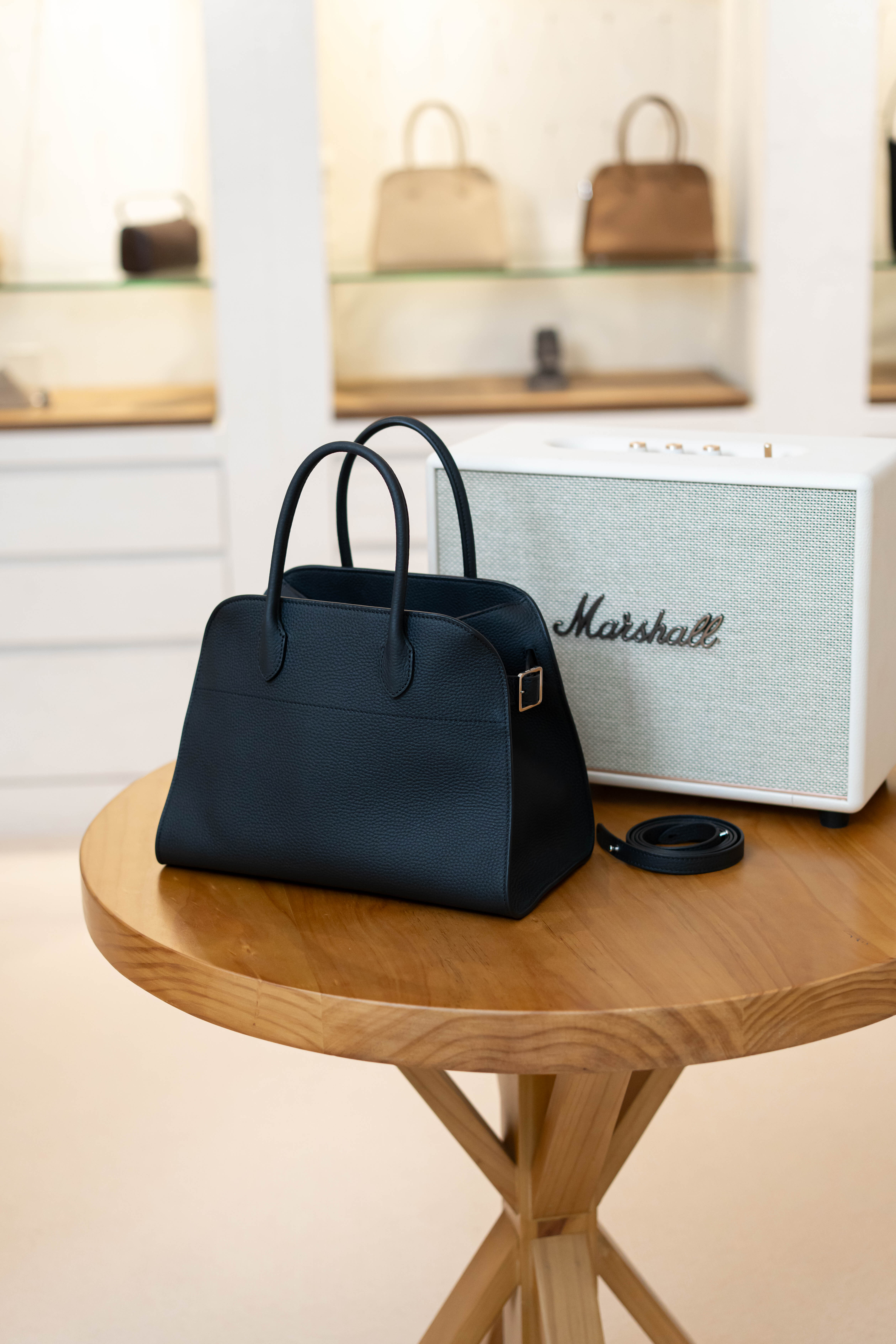 The Row Soft Margaux 12 Bag 荔枝荔枝小牛皮 黑色