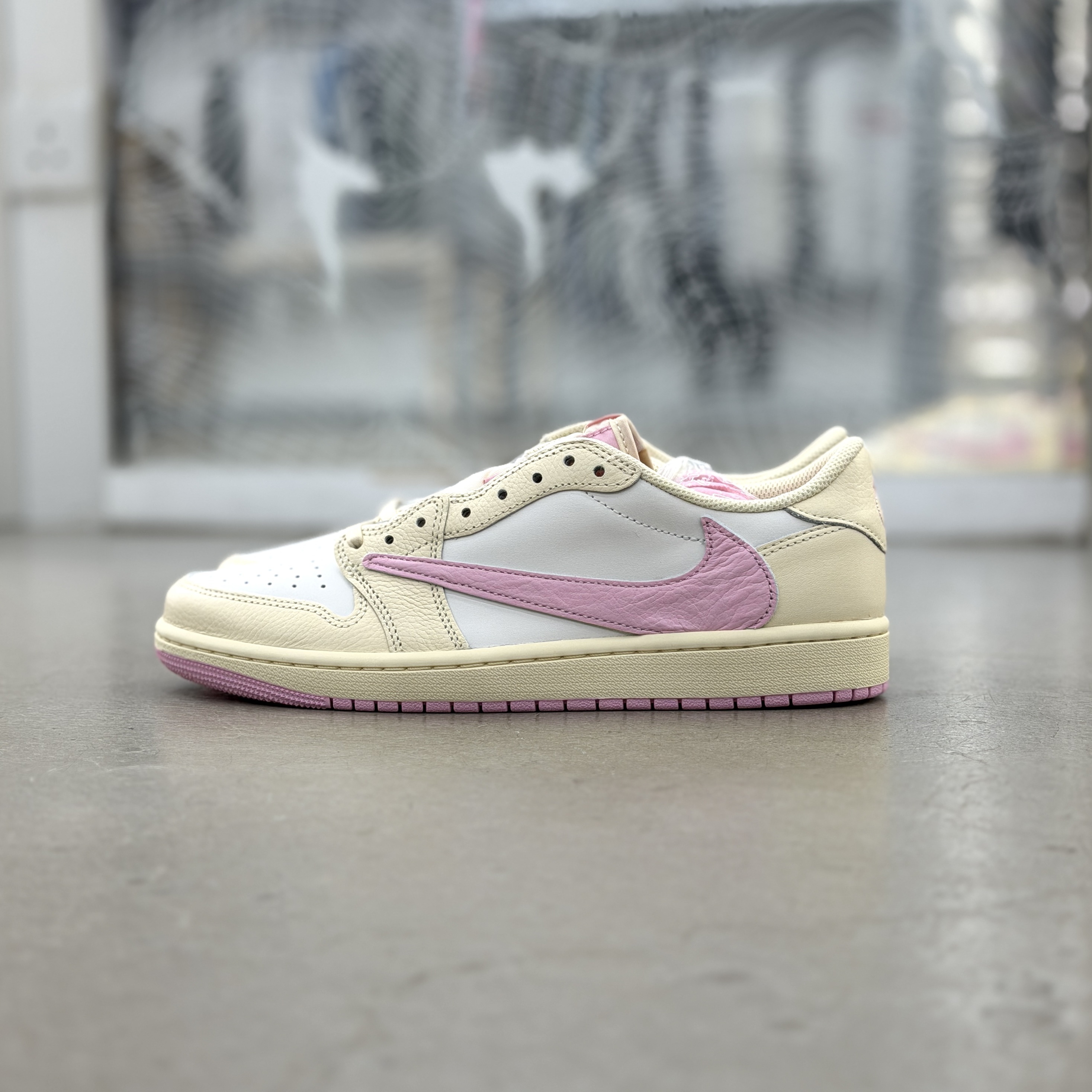 Jordan 1 Retro Low OG SP Travis Scott Shy Pink |  IQ7604-100