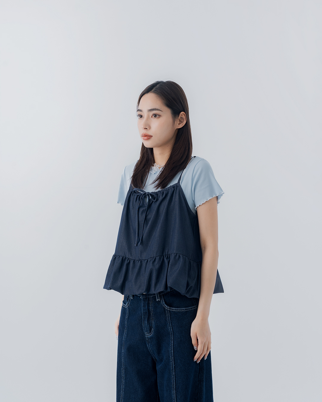 Front drawstring hem denim cover-up vest with tulip-shaped hem, available in two colors.【01099791】in stock+pre-order
