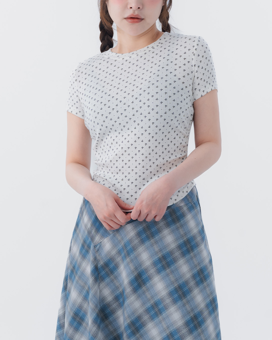 Straight jacquard side-pleated fitted top, available in three colors.【01099660】in stock+pre-order