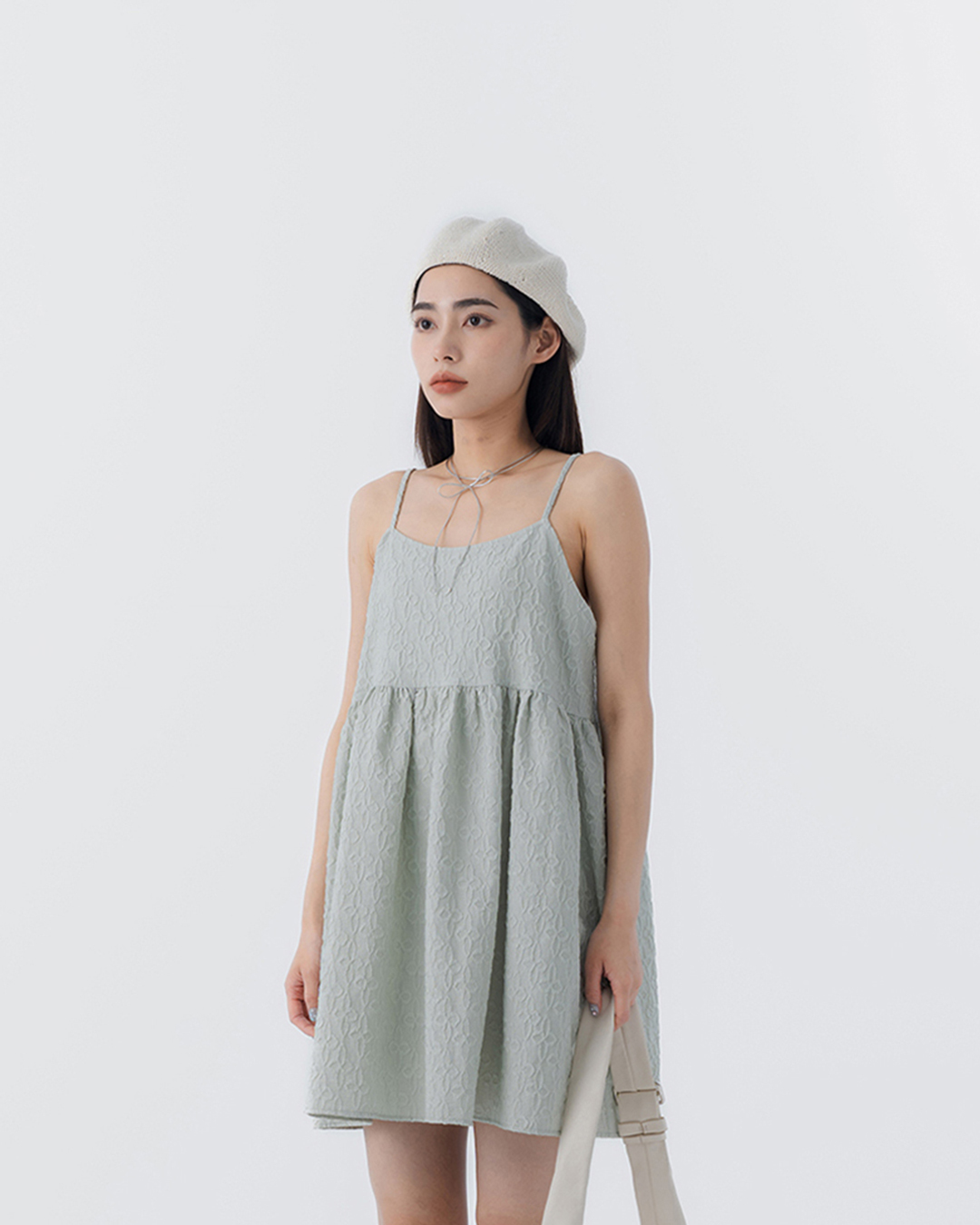 Jacquard back-strap style spaghetti strap short dress, available in two colors.【01087321】in stock+pre-order