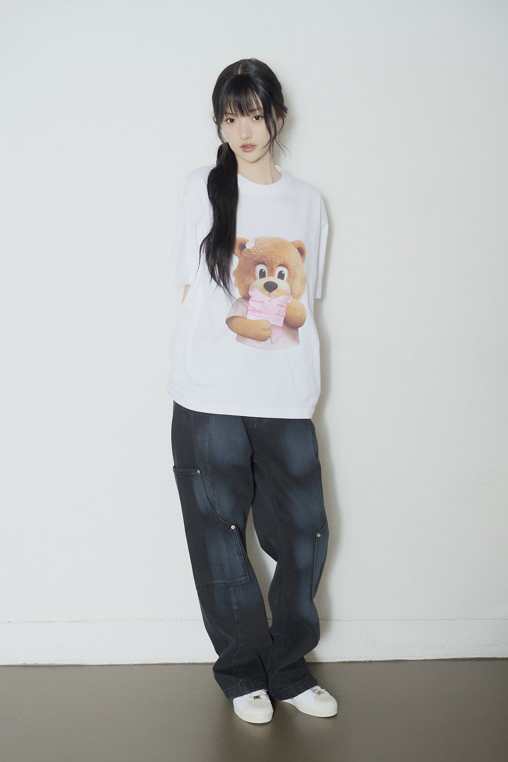 Q72 ADLV AC BEAR BABY FACE GIFT SHORT SLEEVE T-SHIRT- WHITE｜26SS-TP-SS-BF-AFG-WHT