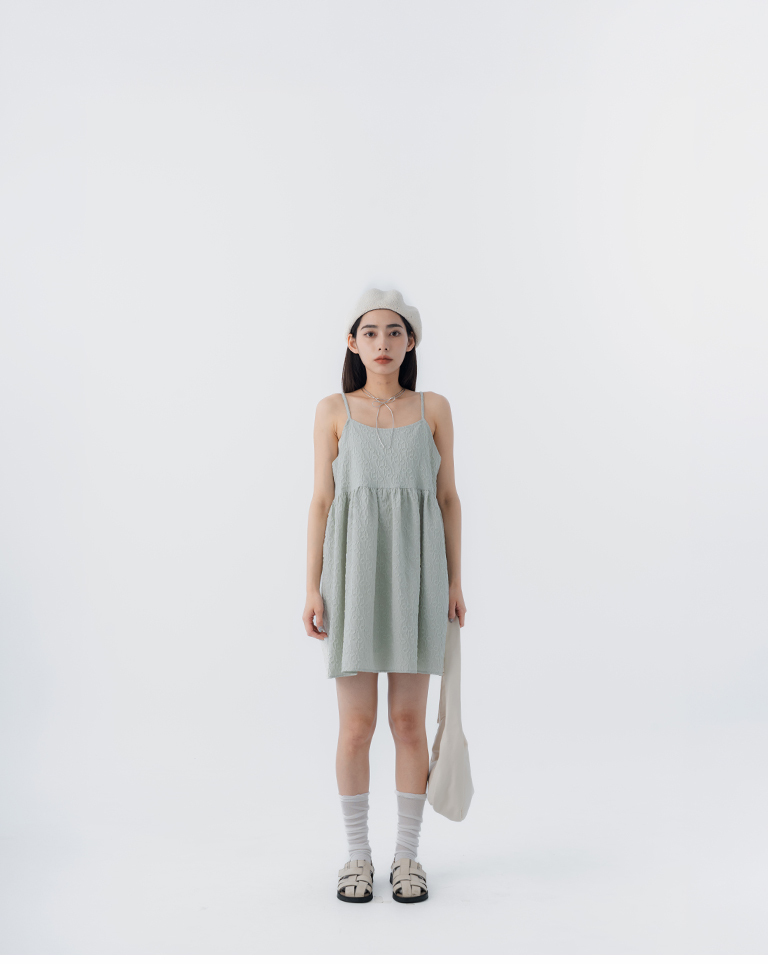 Jacquard back-strap style spaghetti strap short dress, available in two colors.【01087321】in stock+pre-order