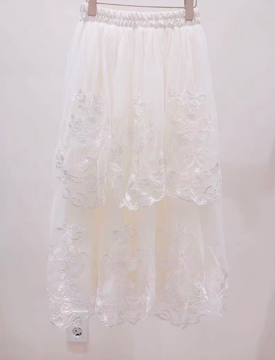AW35  lace 裙 腰26-44 HIP64 長35 $599 (一口價)