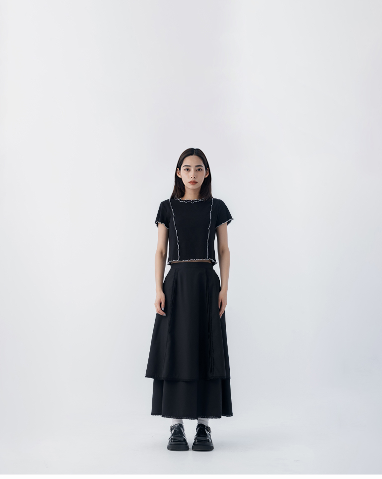 Color-blocked stand-up collar short-sleeved top with ruffled trim. Available in three colors, sizes S and M.【01099796】in stock+pre-order