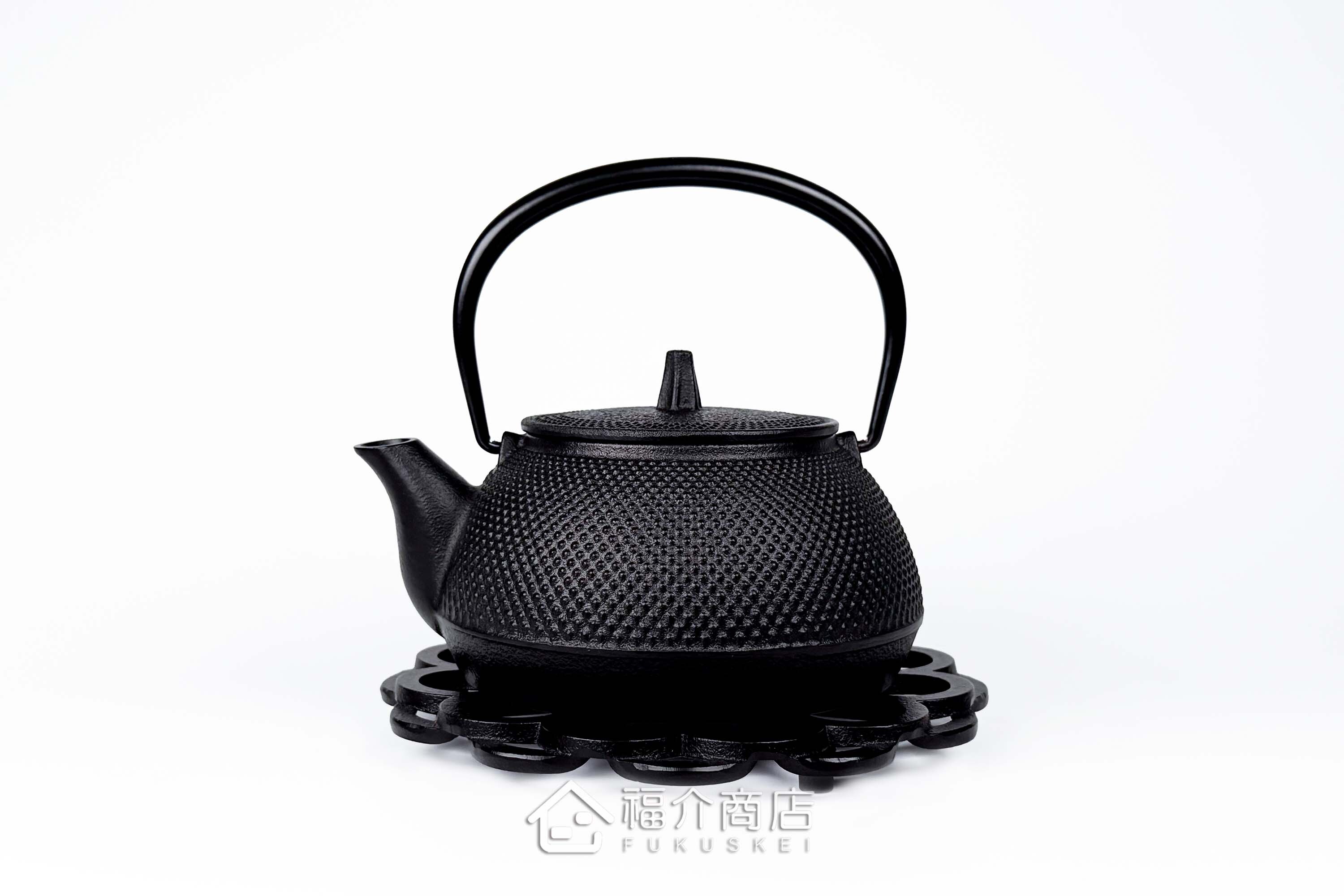 泡茶用的黑色鐵壺