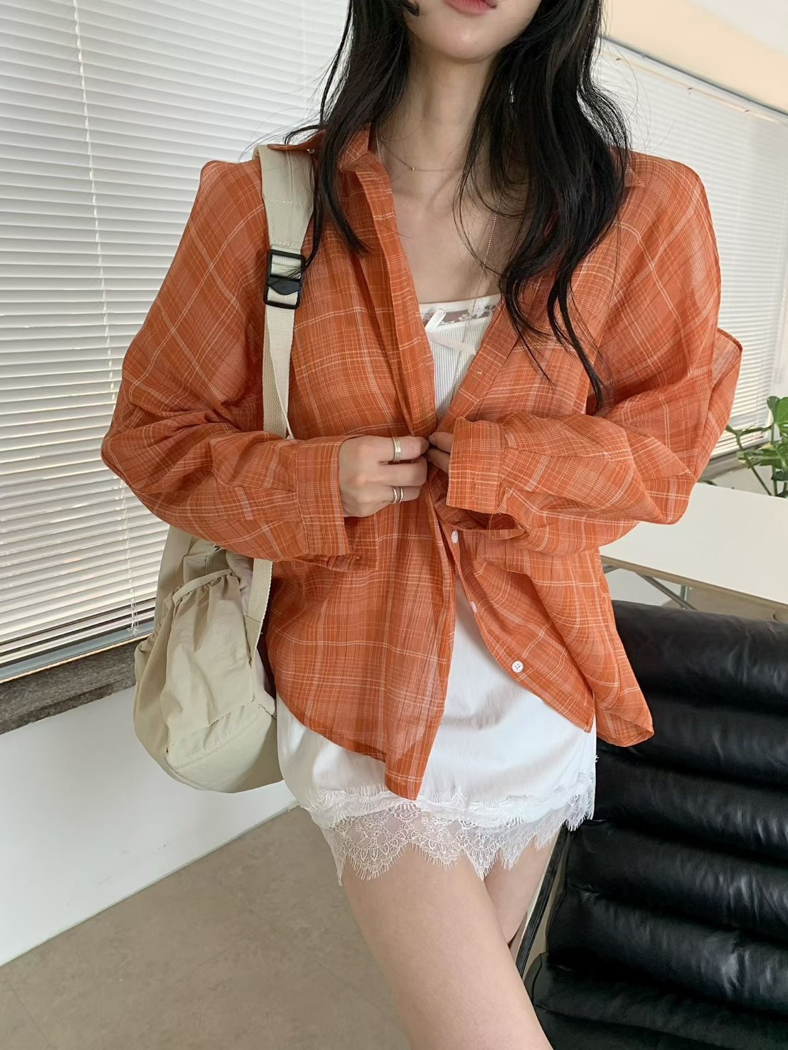 肩挖洞格子襯衫