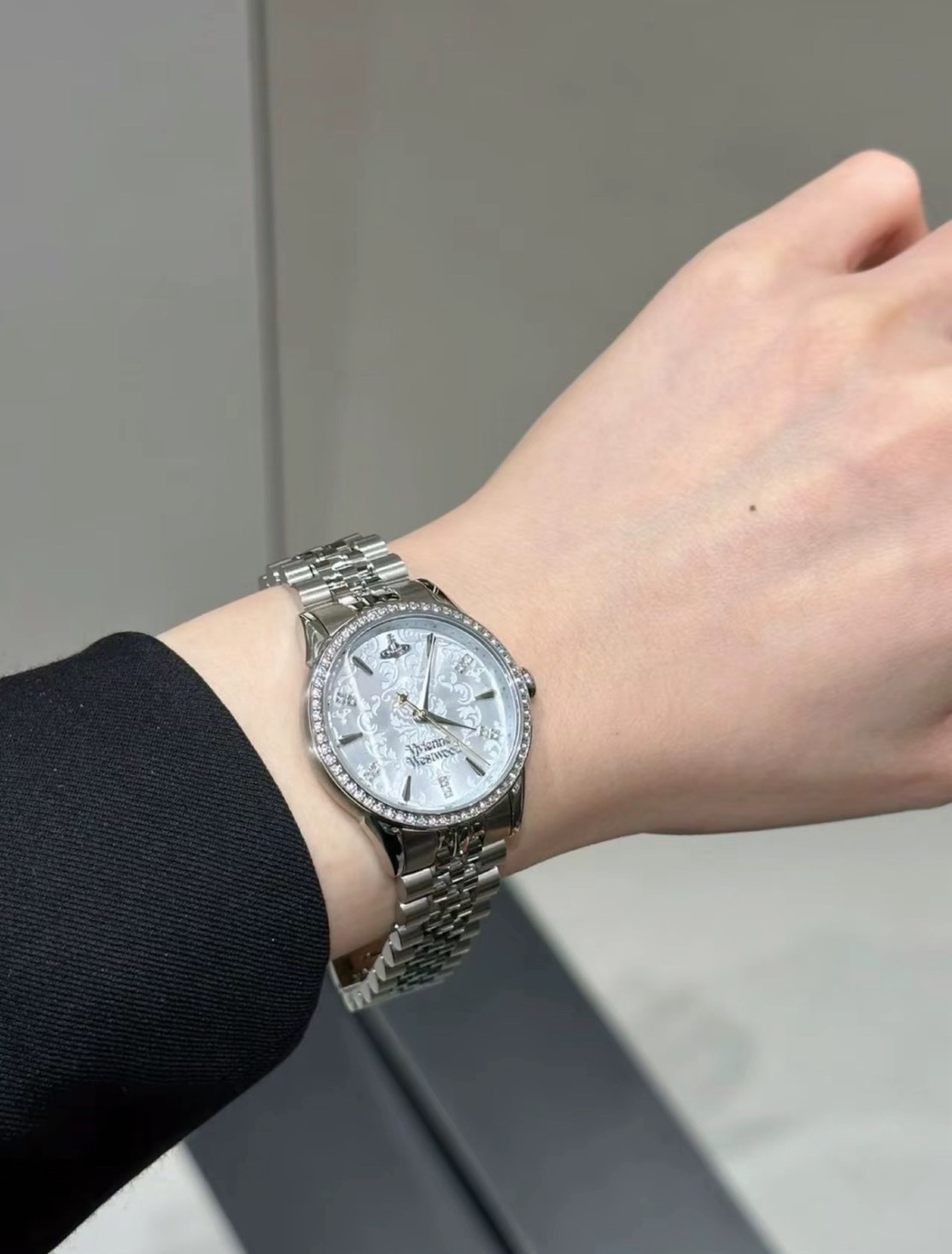<精選西太后錶款⌚>Vivienne Westwood 冰藍浮雕鑽邊手錶
