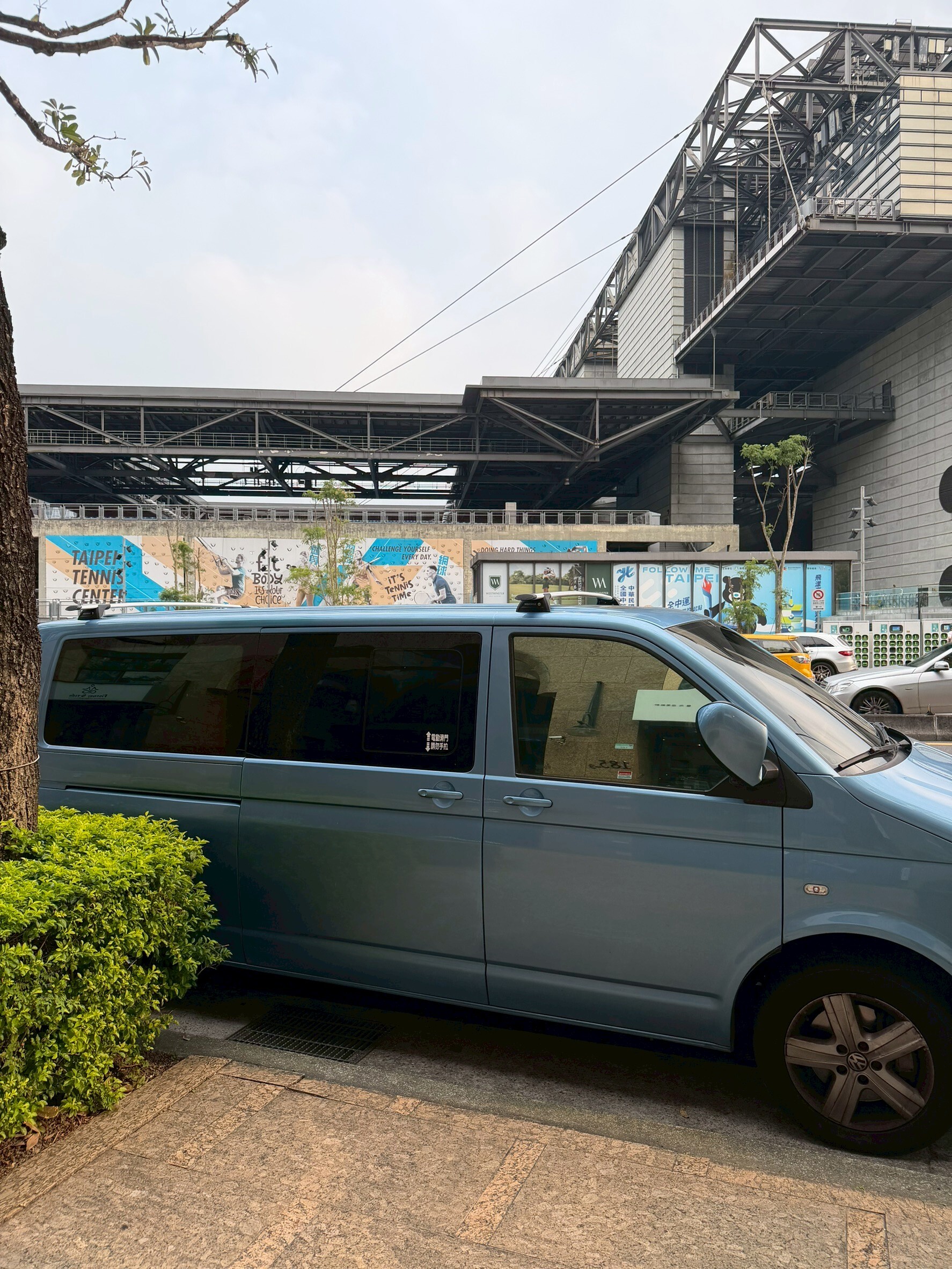 VOLKSWAGEN VW福斯( T5/T6) 車頂架- WHISPBAR 車頂橫桿 -實車安裝-unrv.台灣專業安裝