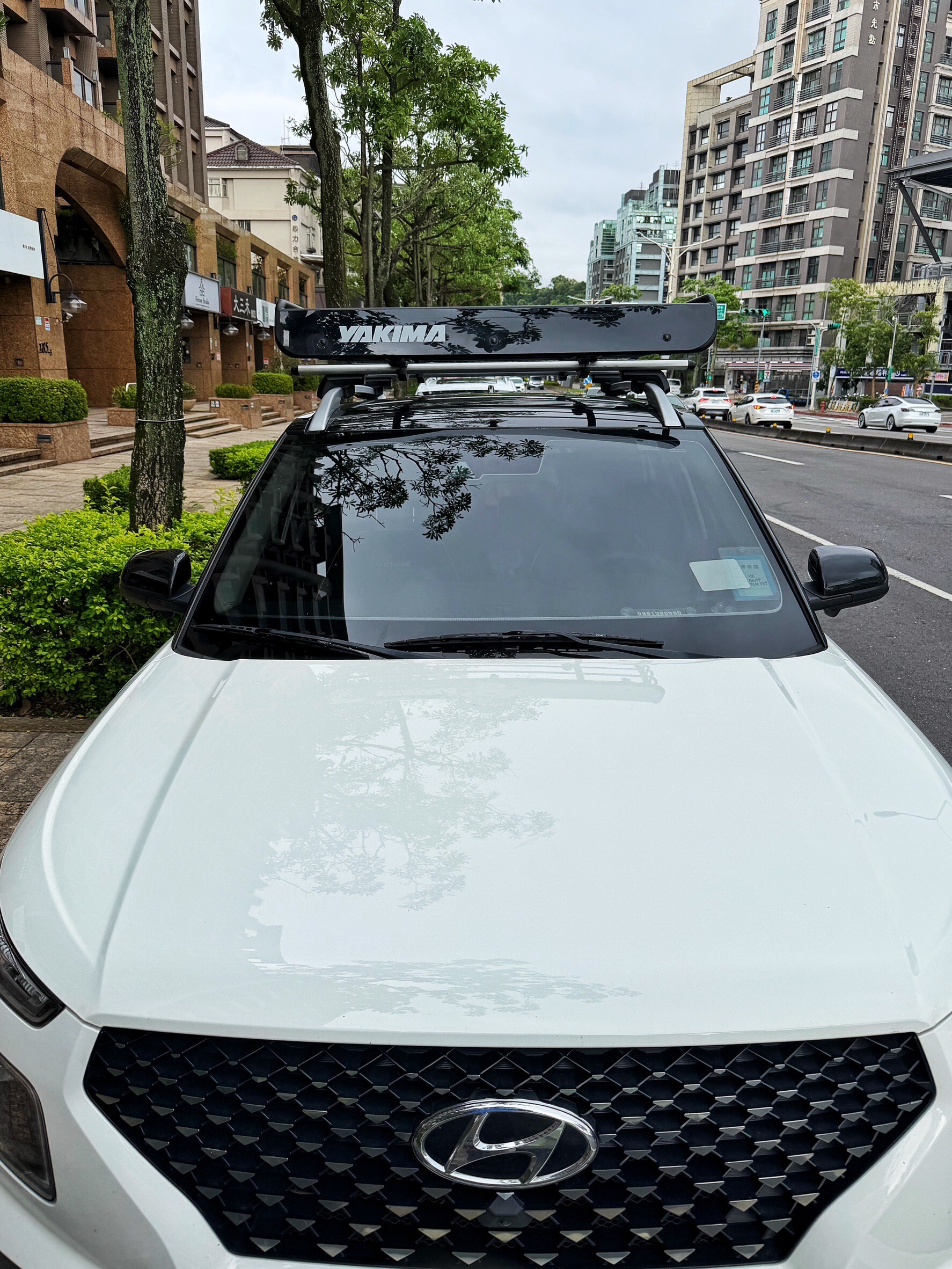 現代 HYUNDAI VENUE 休旅車-YAKIMA LoadWarrior 裝載戰士行李盤 實車安裝-unrv.台灣專業安裝