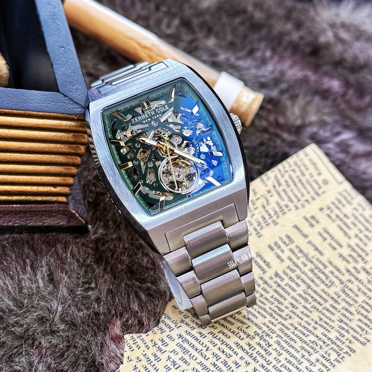 【KENNETH COLE】酒桶型透視鏤空機械紳士腕錶KCWGY0077502 40mm 現代鐘錶
