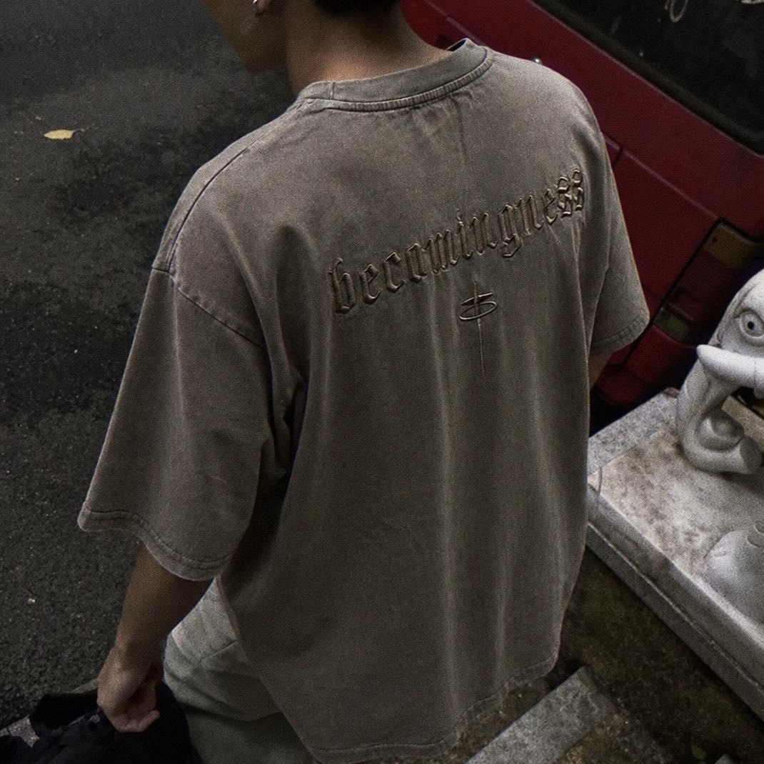 十字星星英文短袖 哥德字體 背後刺繡 上衣 街頭 個性