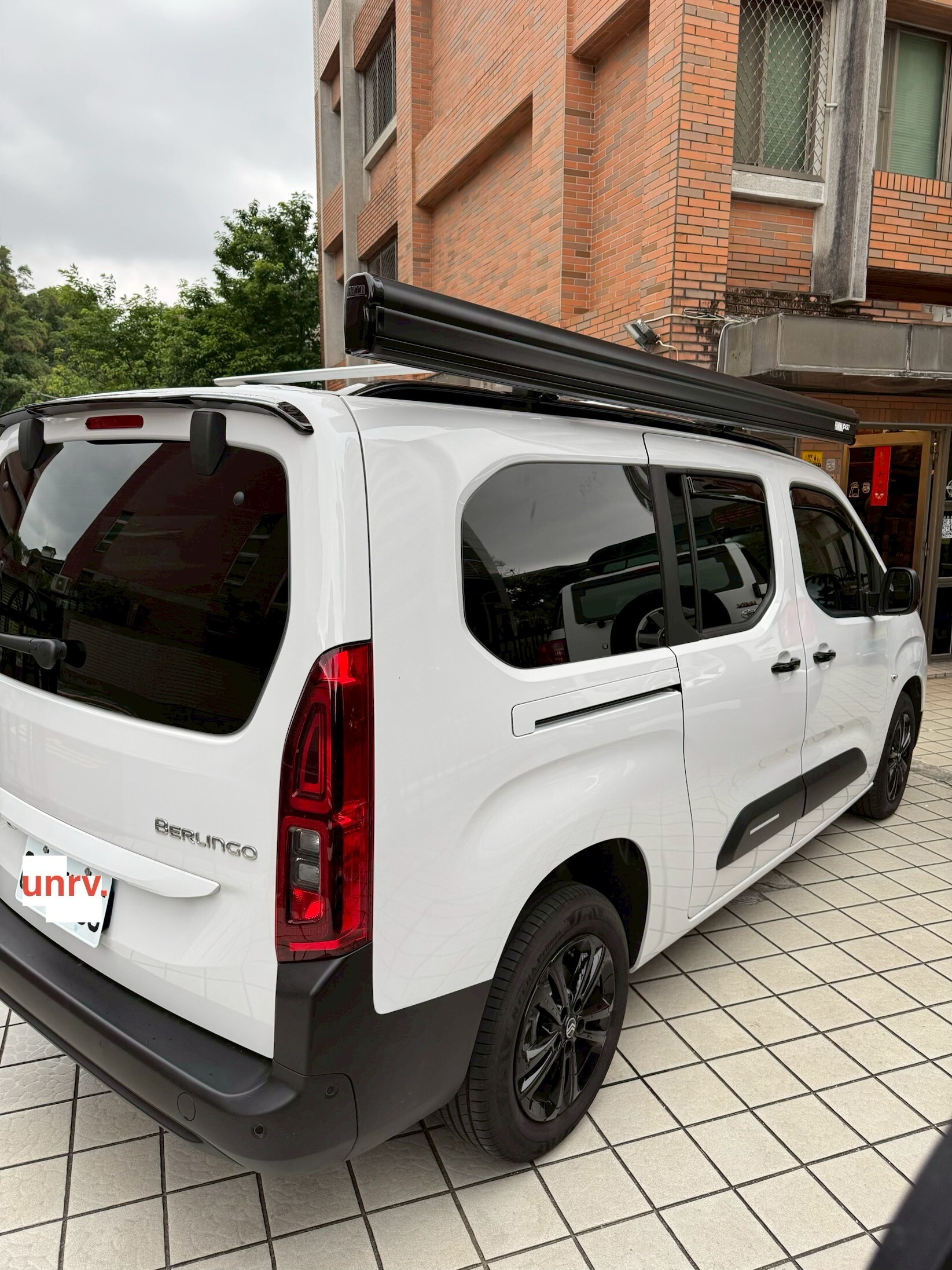 FIAMMA F45S  260 車邊帳安裝實例 /2025 Citroen Berlingo (布丁狗 )/車頂架/露營車邊遮陽棚