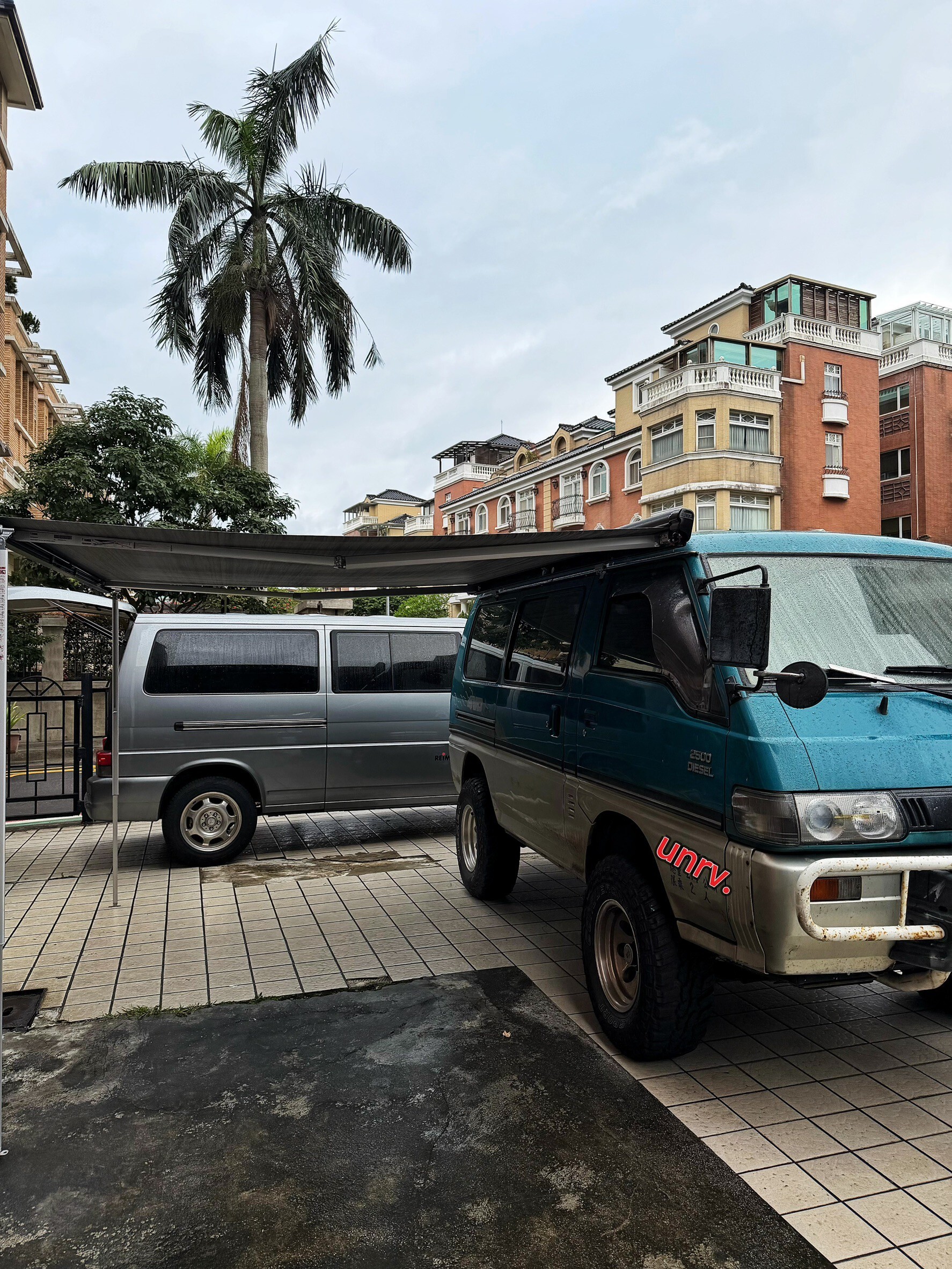 FIAMMA F45S 300 車邊帳安裝實例 / 中華 DELICA 得利卡/車頂架/露營車邊遮陽棚