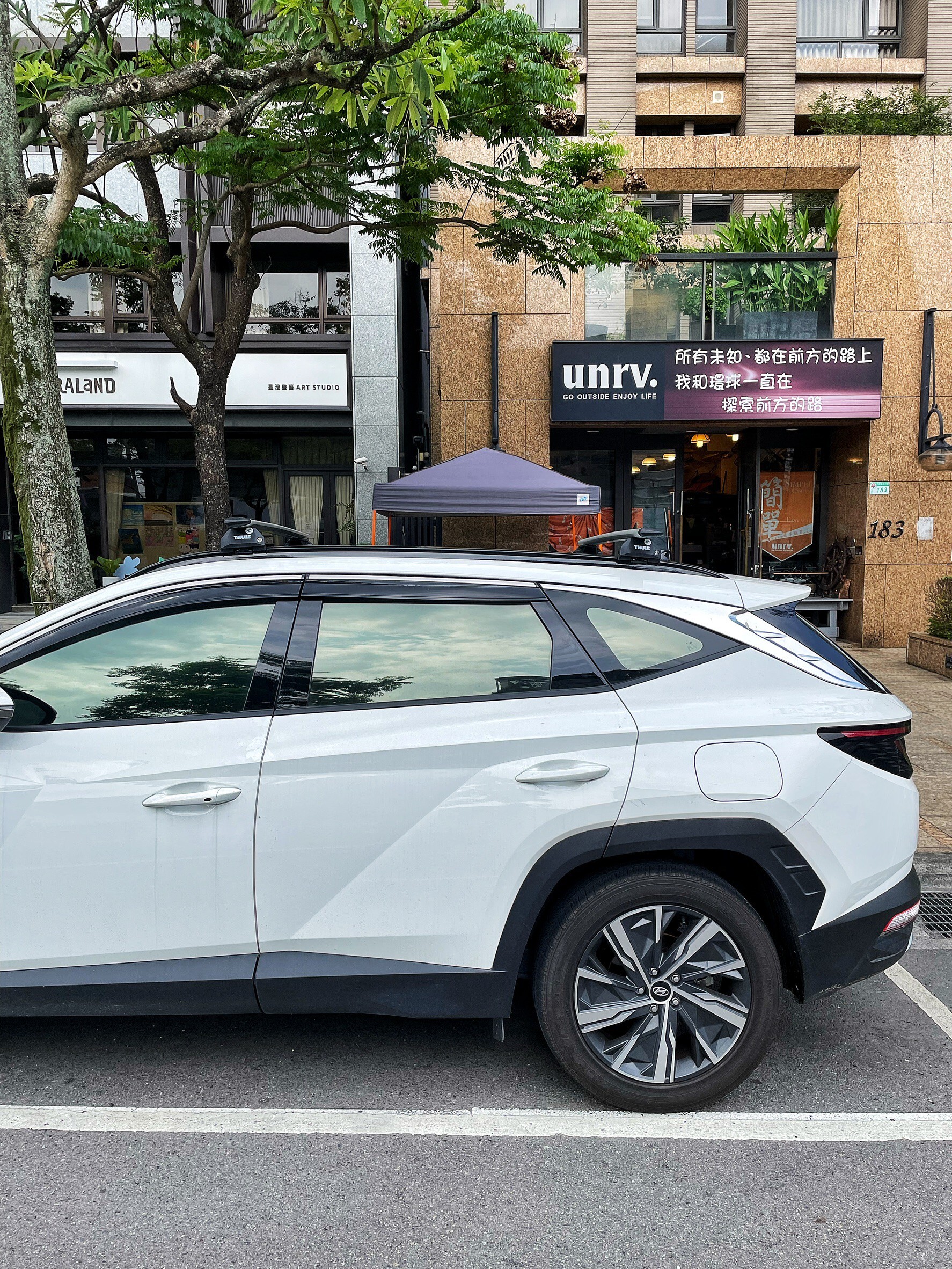 現代HYUNDAI TUCSON -THULE 車頂架 -實車安裝-unrv.台灣專業安裝