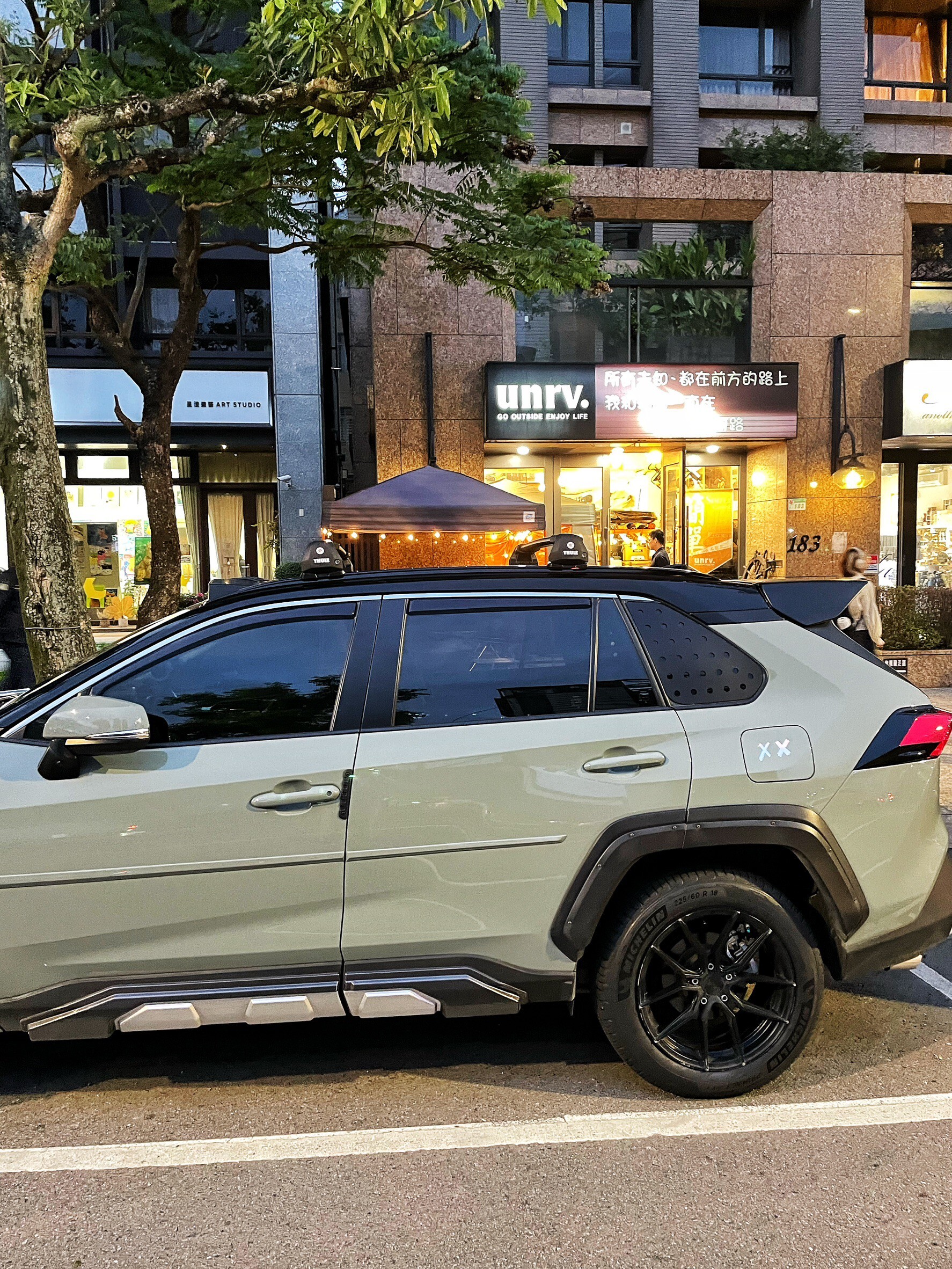 TOYOTA  2021 5代 RAV4 -THULE車頂架-車頂橫桿-Thule roofrack -實車安裝-unrv.台灣專業安裝