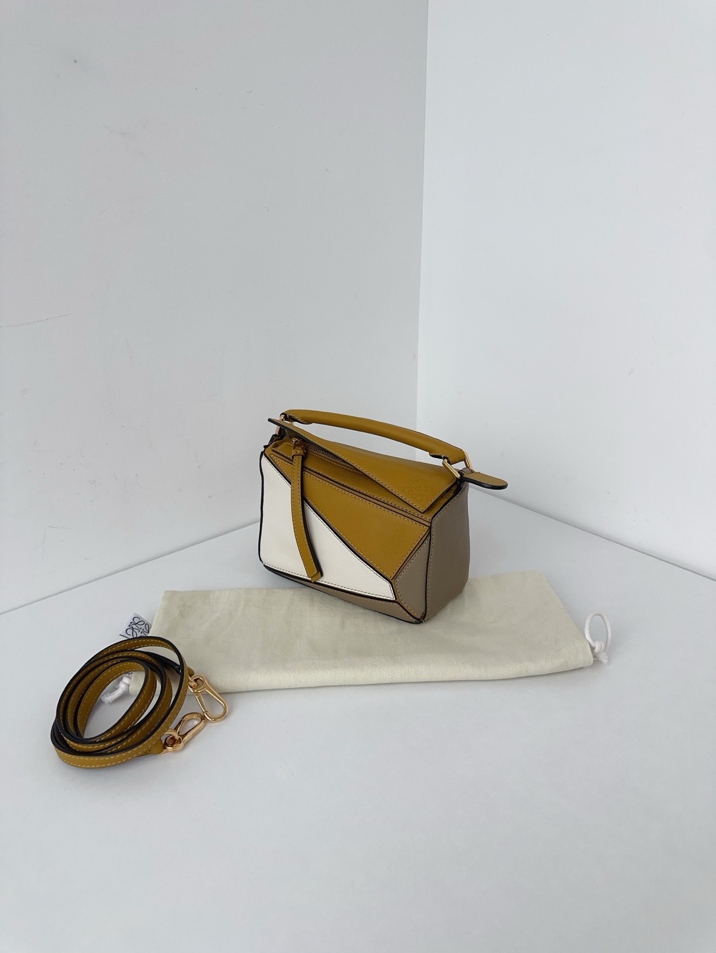 【98新】Loewe 三拼色mini Puzzle 迷你幾何包 姜黃/沙色/暖白色