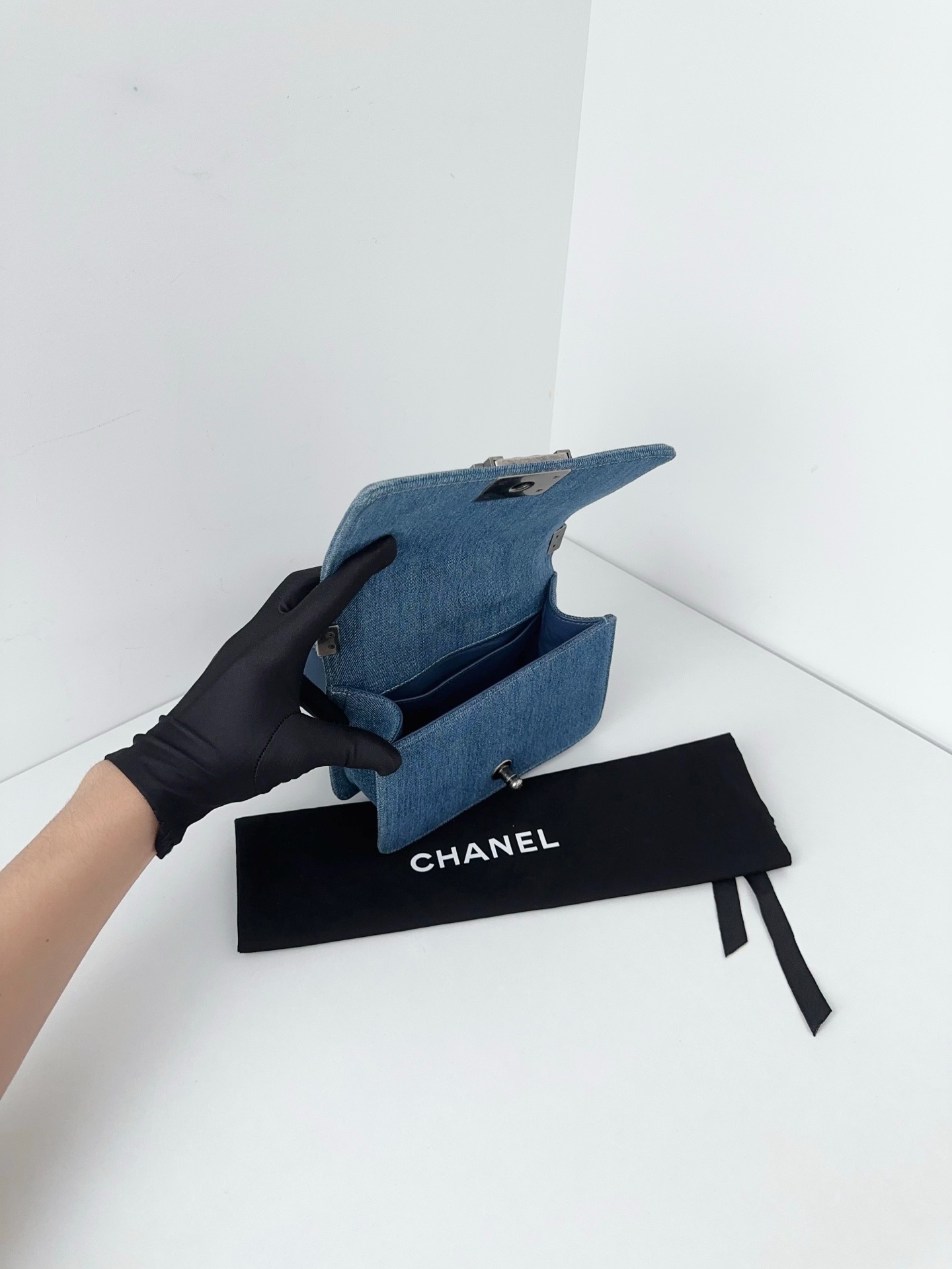 【98新】Chanel牛仔丹寧Leboy 做舊銀扣 外縫白線菱格