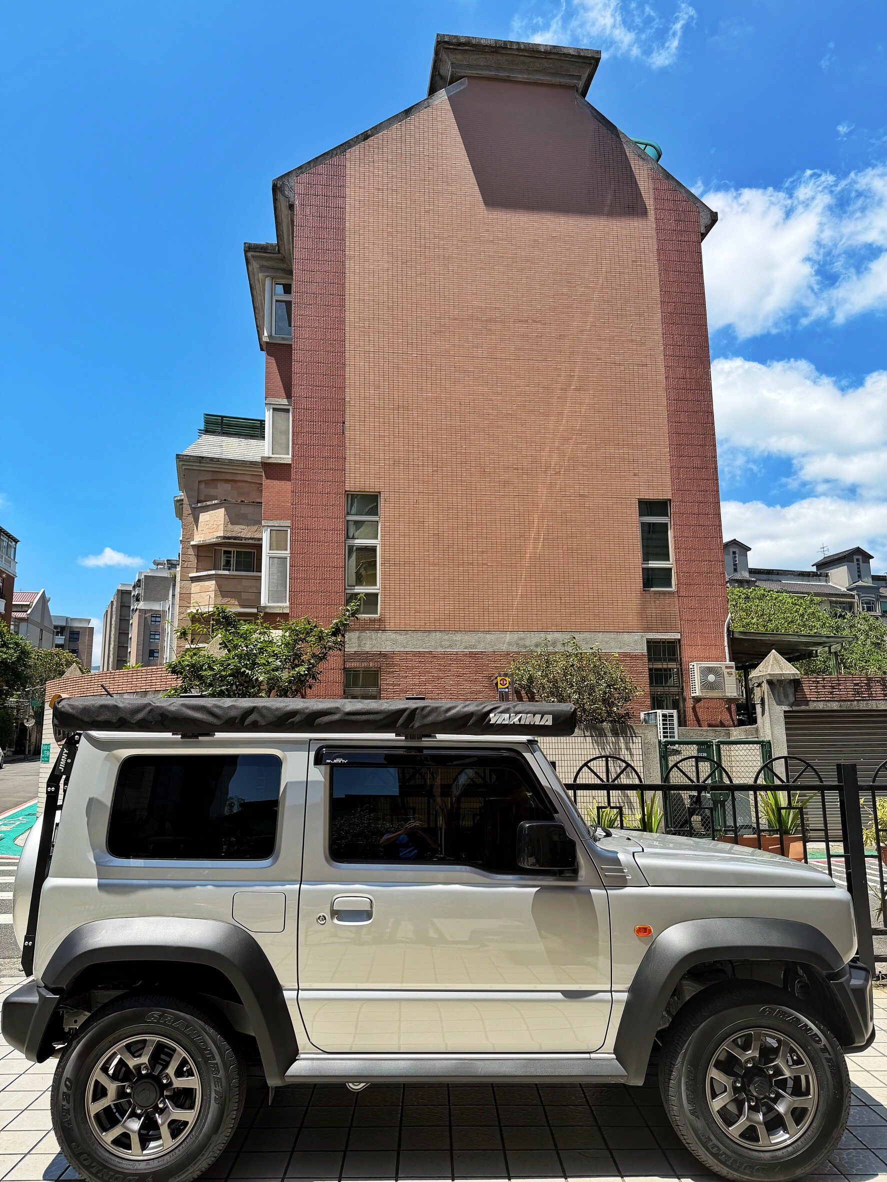 yakima OverNOut  awing 車邊帳/Suzuki /jimny jb74 快速車邊帳