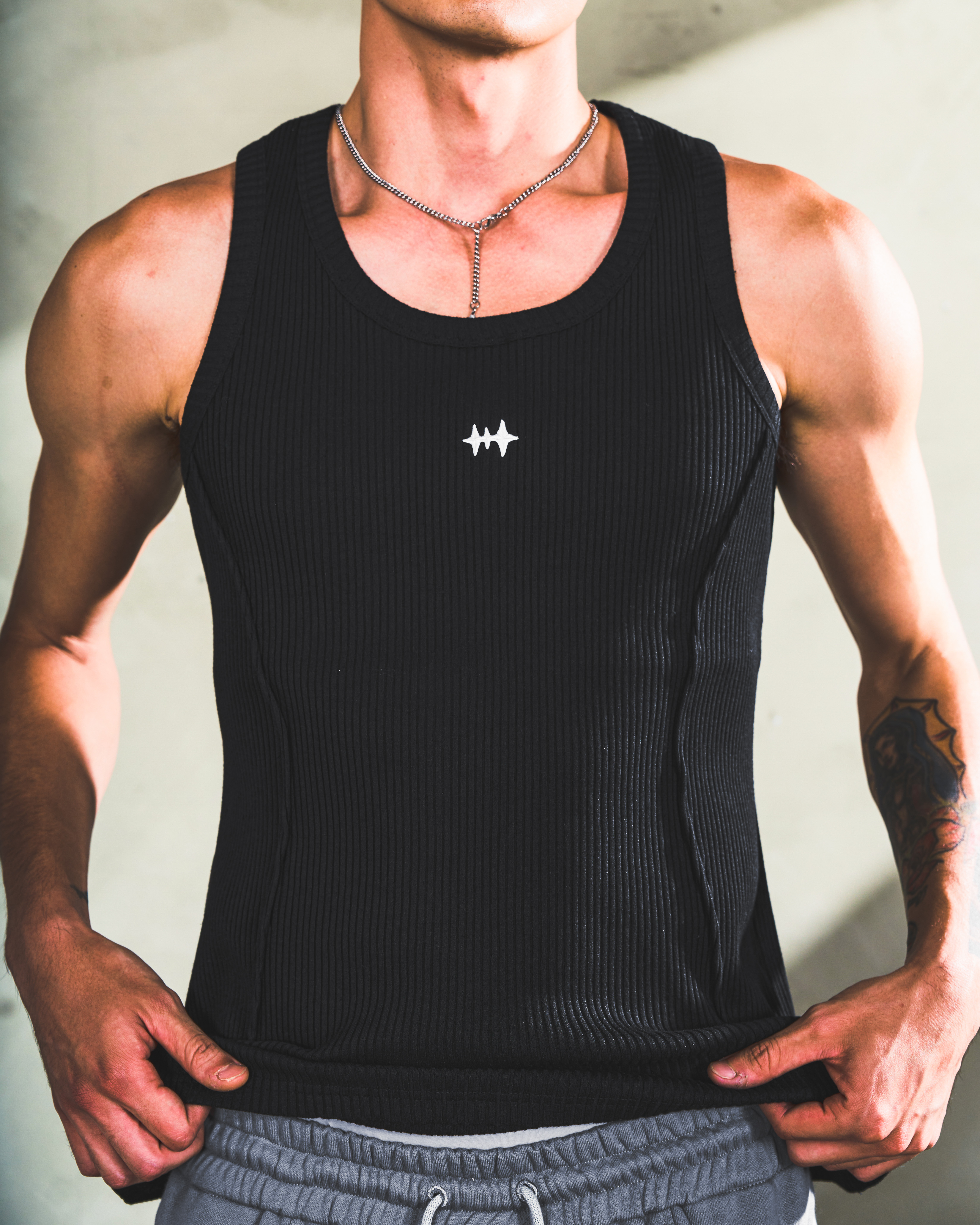 ARC TANK TOP - BLACK