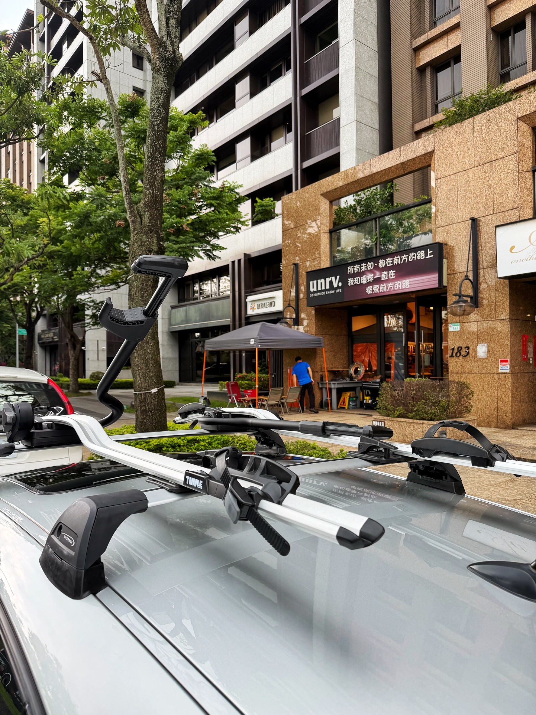 WHISPBAR ROOF RACK 車頂架/BMW 1 SERIES 1系列 車頂橫桿/THULE  單車架
