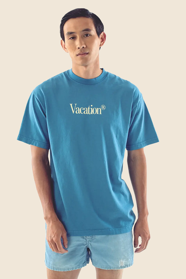 VACATION® - 假期經典短TEE (天空藍)