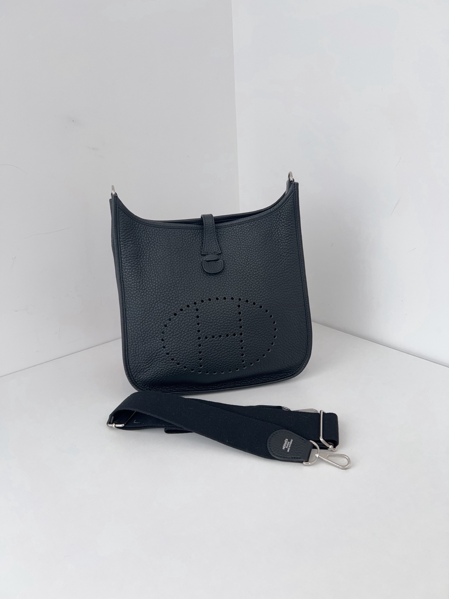 【98新】Hermes 黑銀 Evelyne29 黑銀單肩包