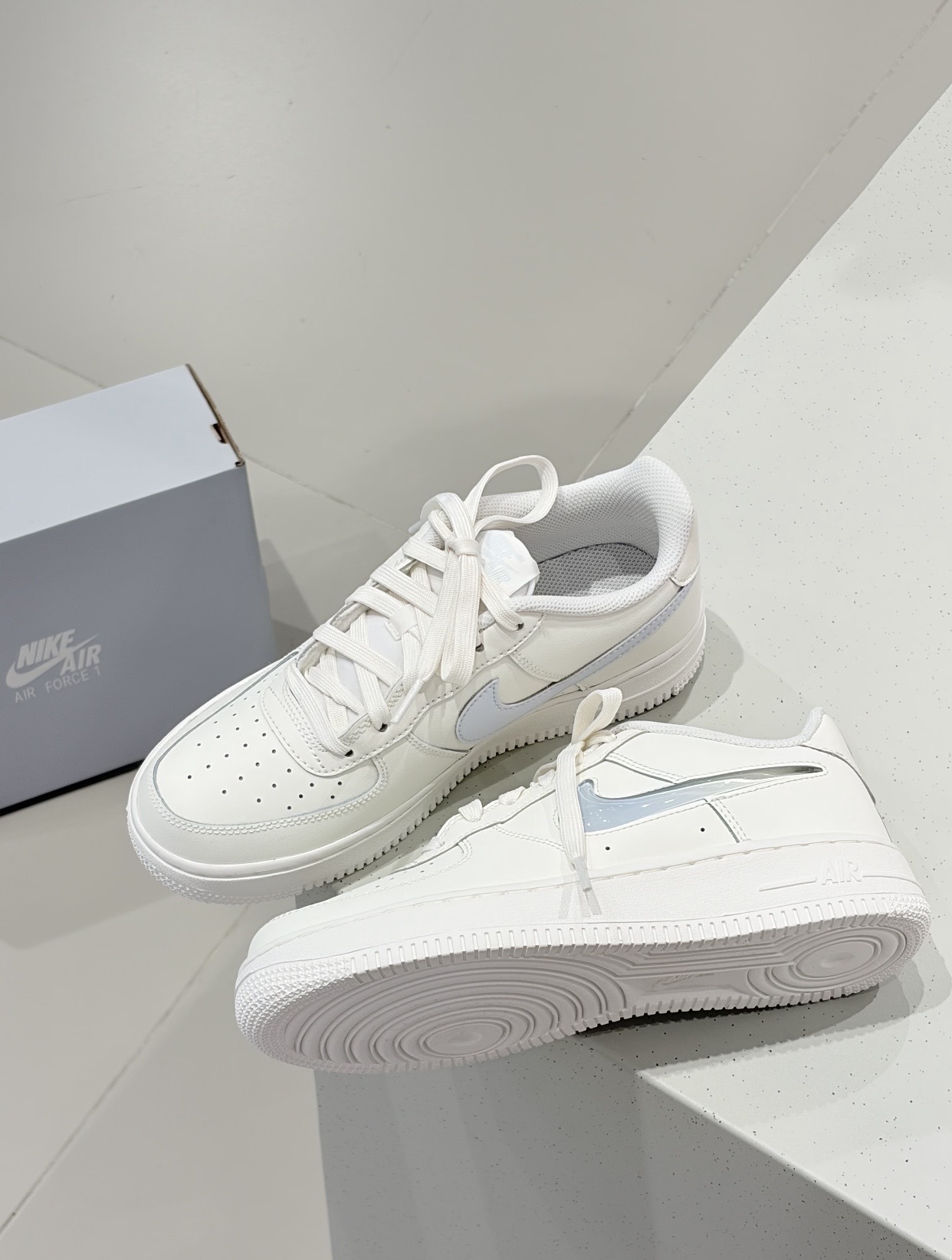 【預訂】 NIKE AIR FORCE 1 JELLY SWOOSH 奶油白藍果凍剔-GS