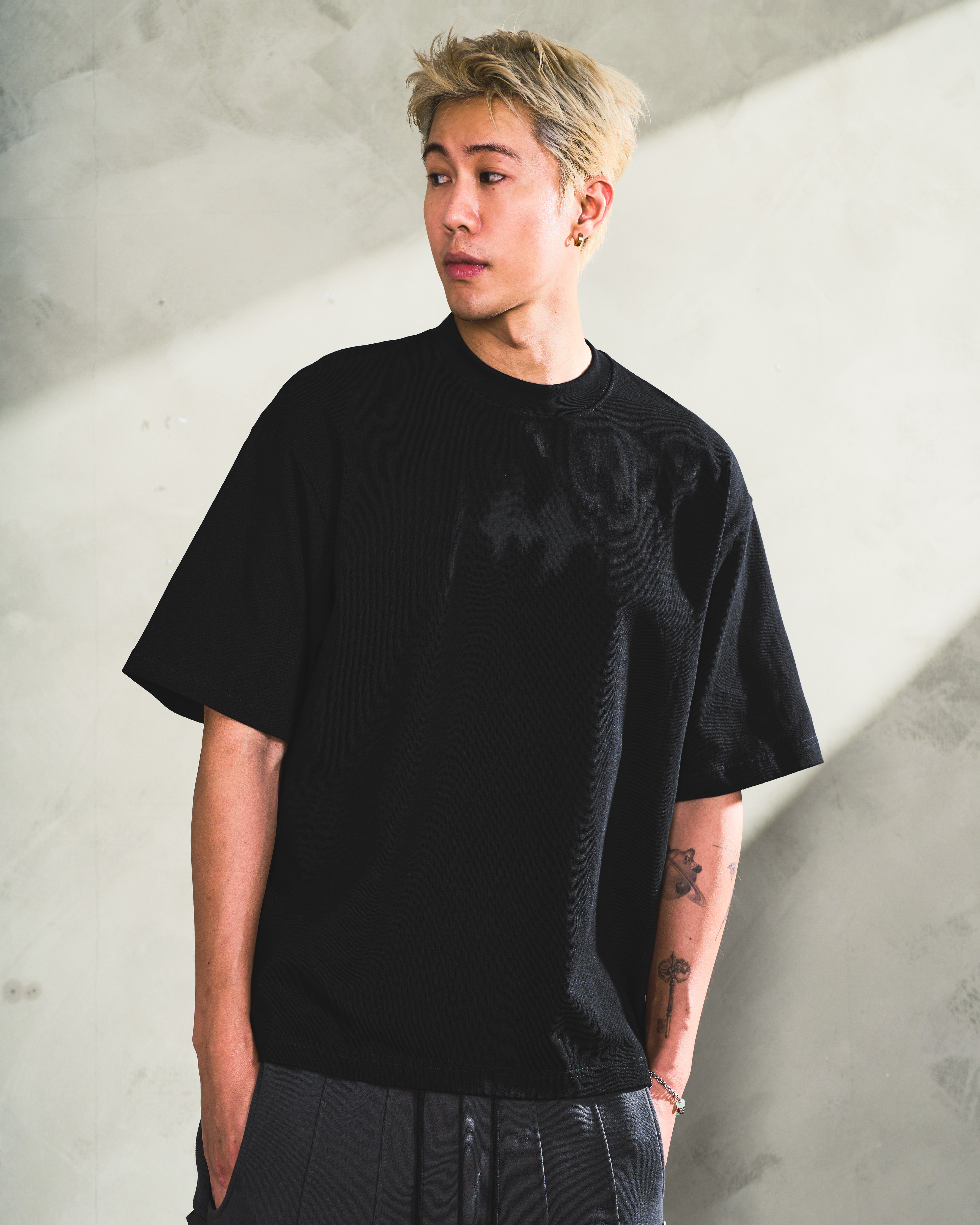 BURNT STELLAR ARC TEE - BLACK