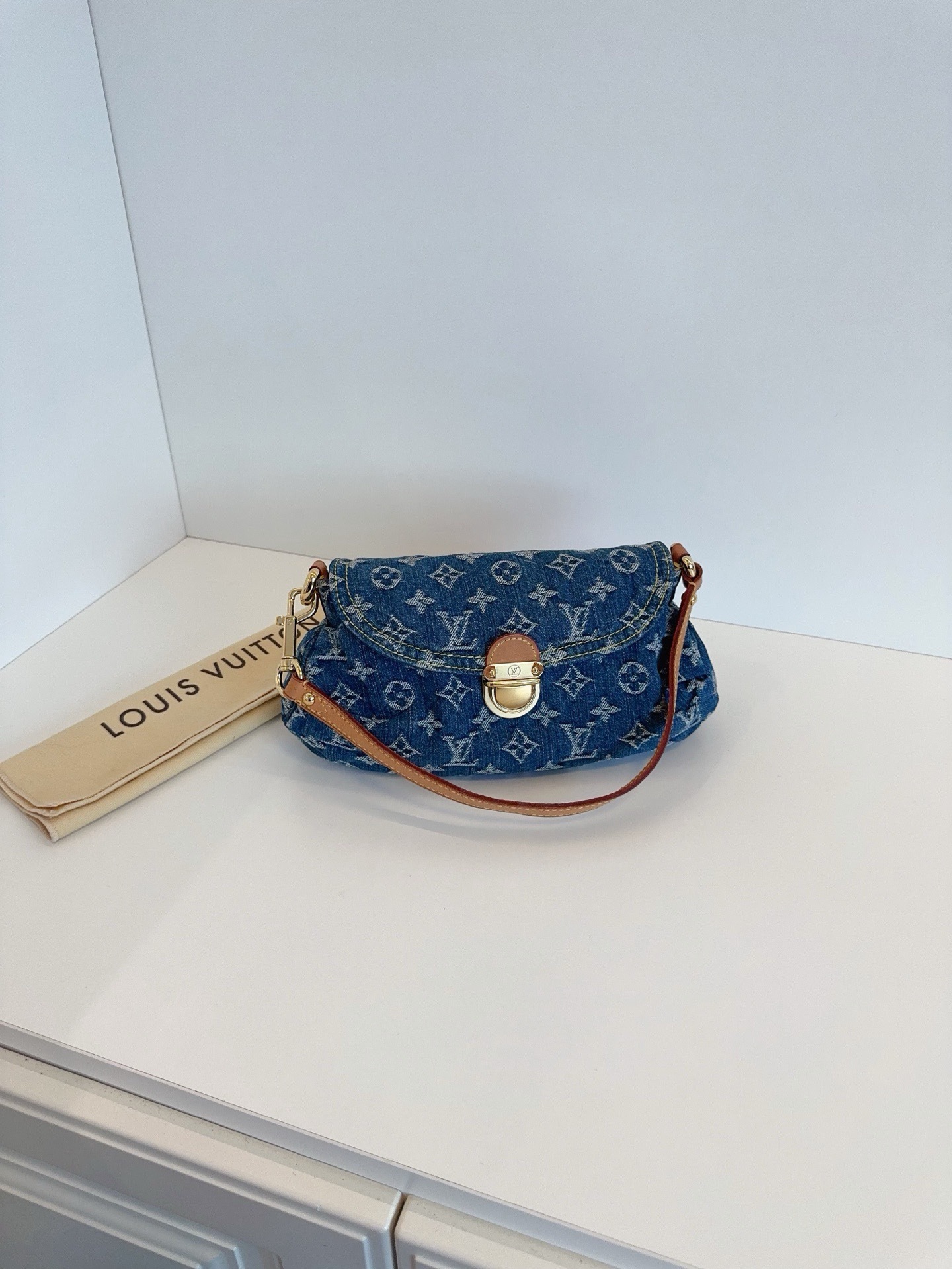 【99新】LV 絕版牛仔單寧小元寶 腋下包