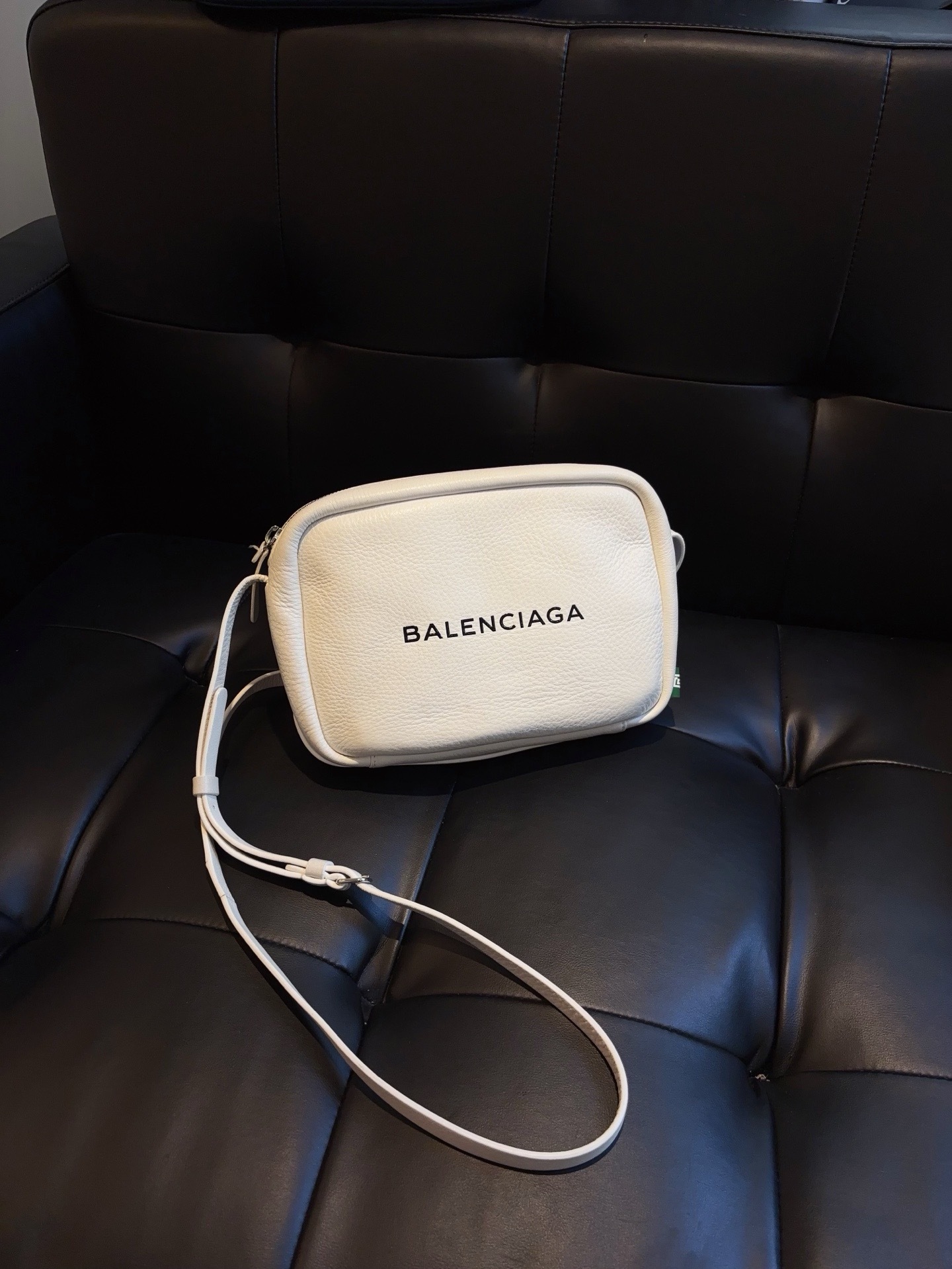 【97新】Balenciaga 黑白字母logo相機包