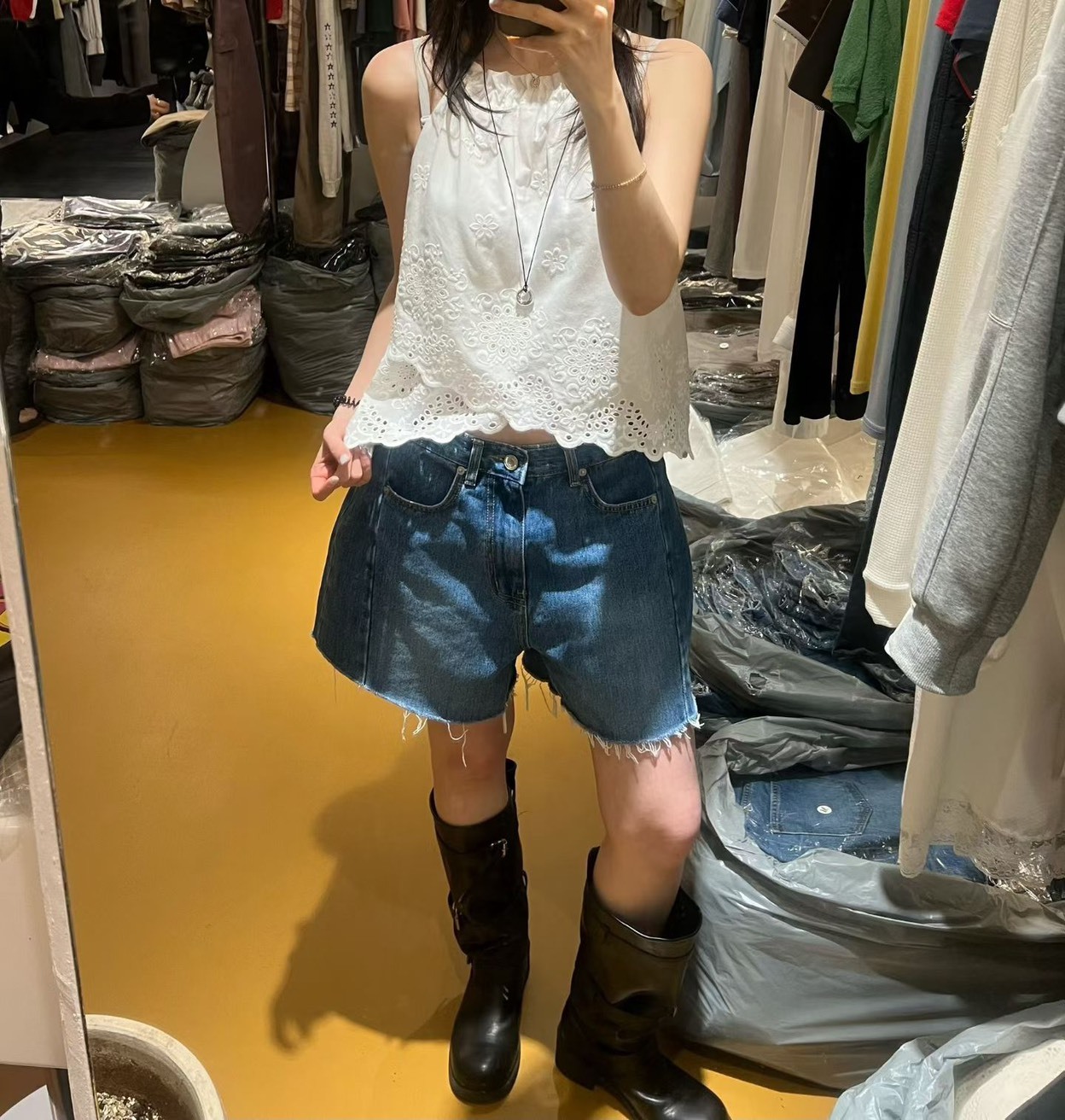削肩緹花蕾絲背心