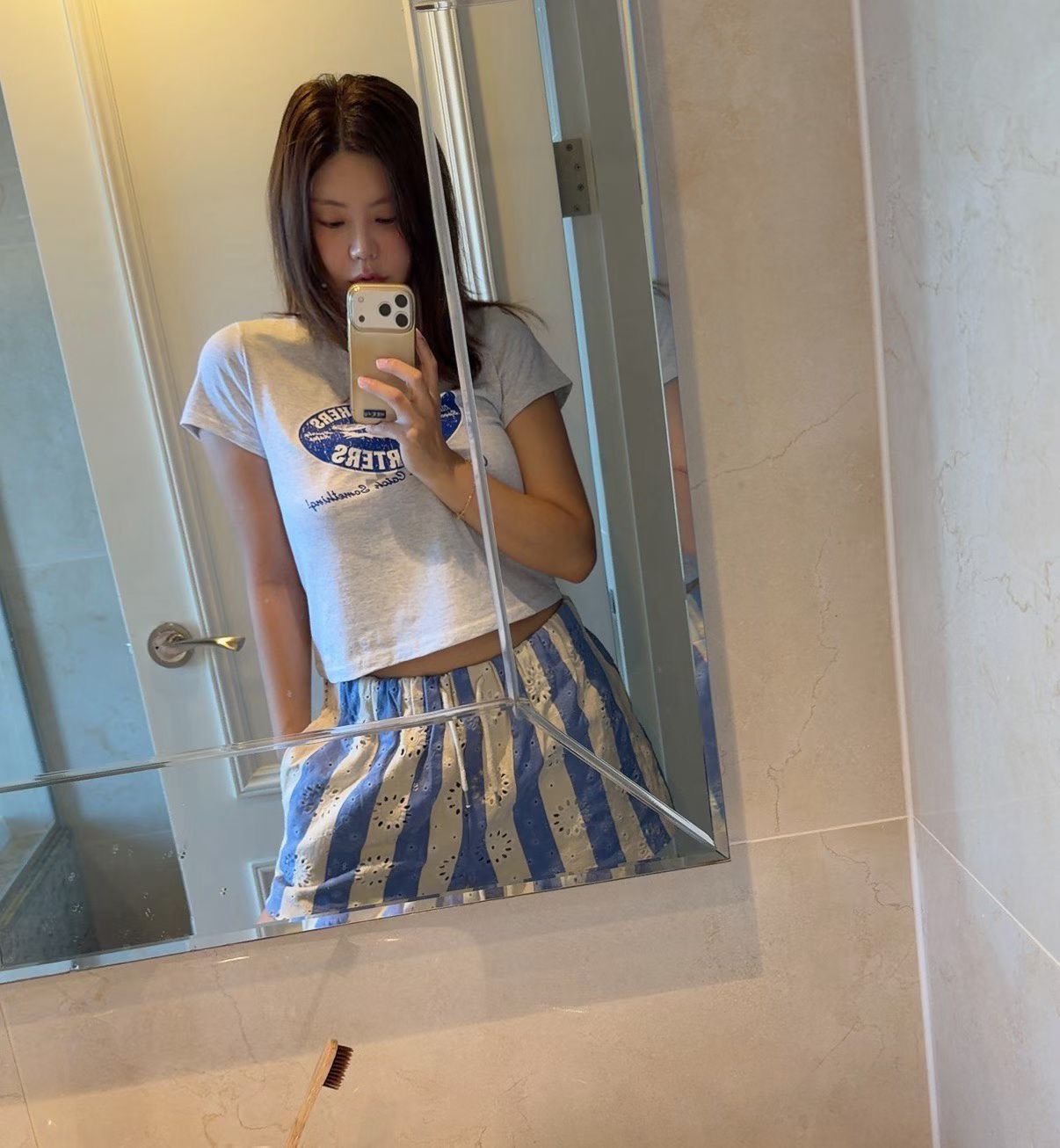 直條花洞短褲