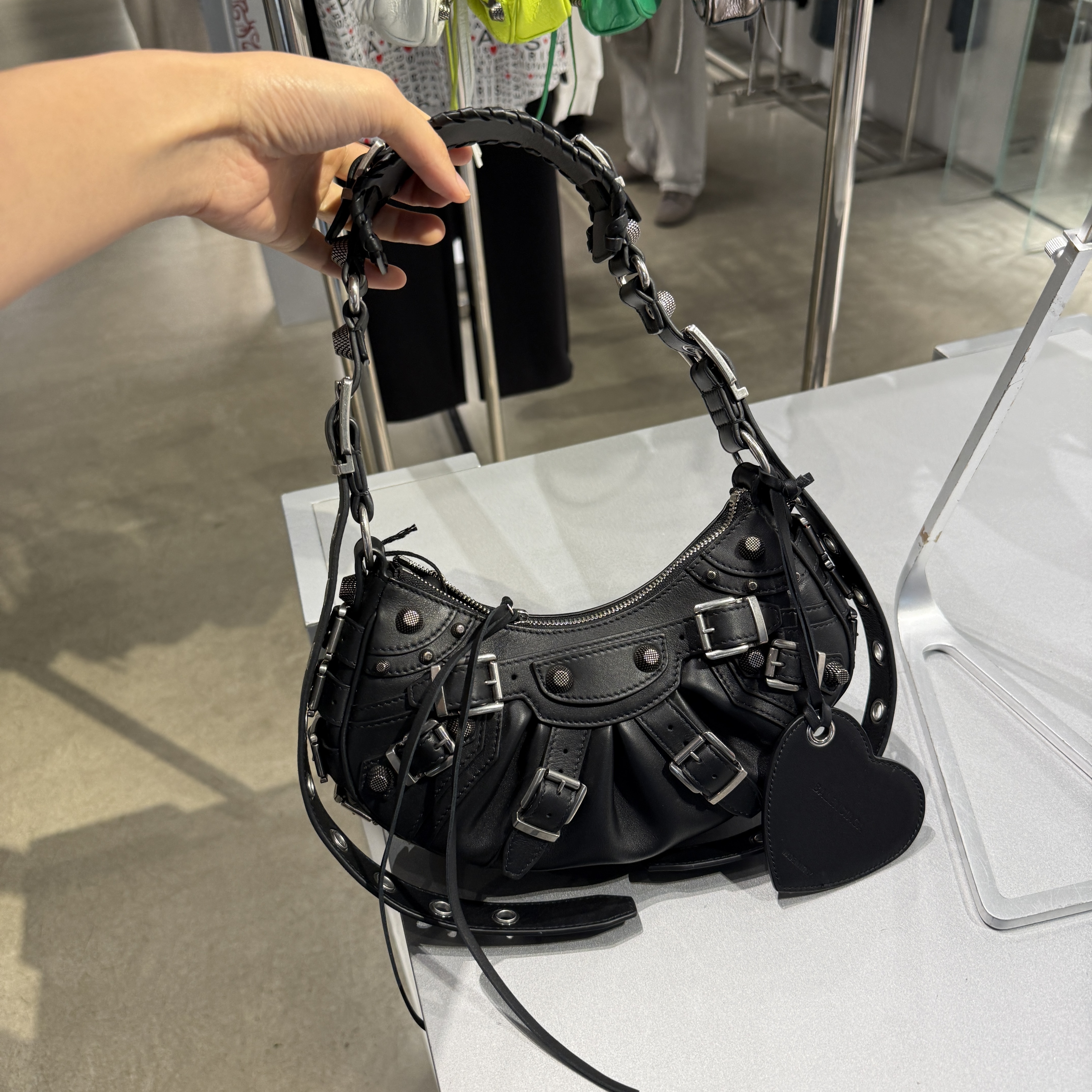 Balenciaga le cagole xs shoulder bag calf black