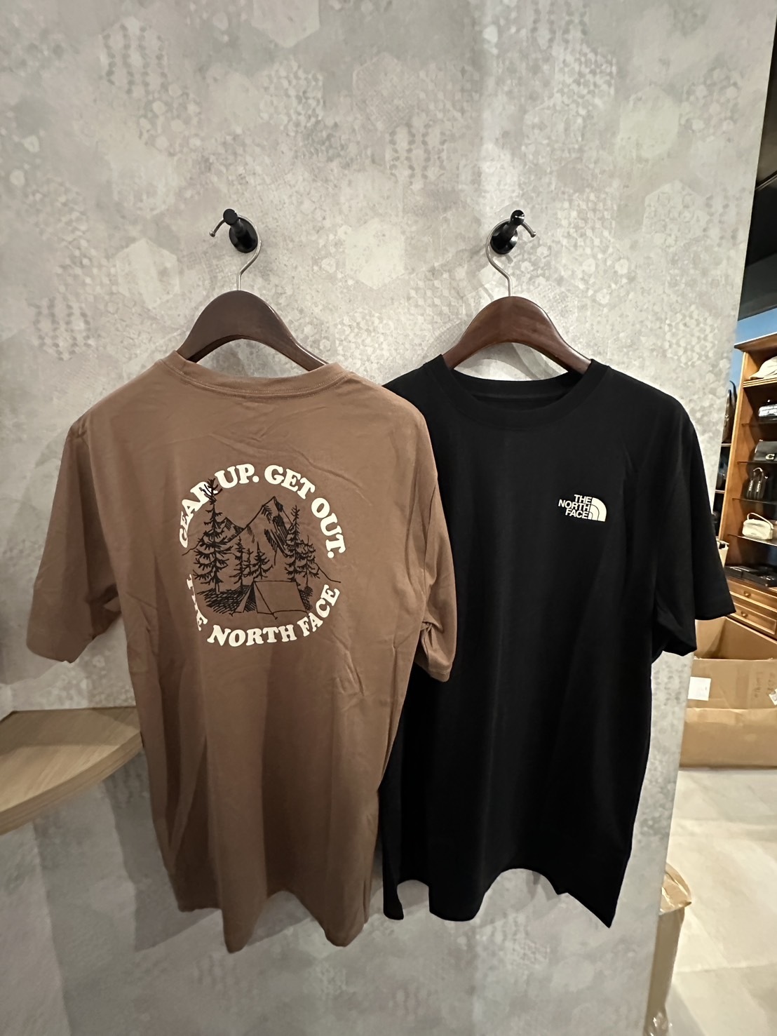 The North Face 北臉 圓環字母露營山脈 短袖上衣 短T
