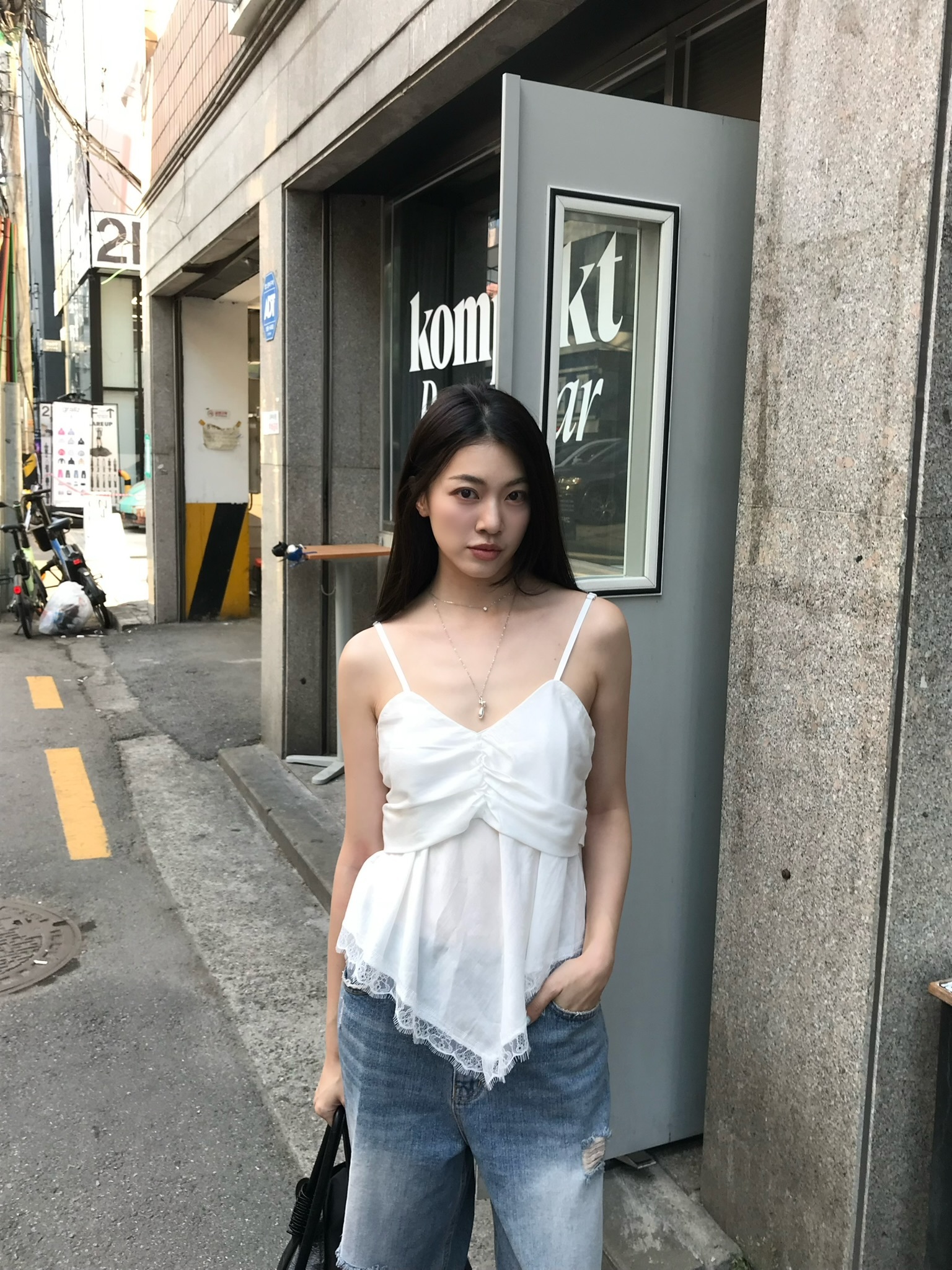 推薦!美胸下襬蕾絲背心(黑/白)