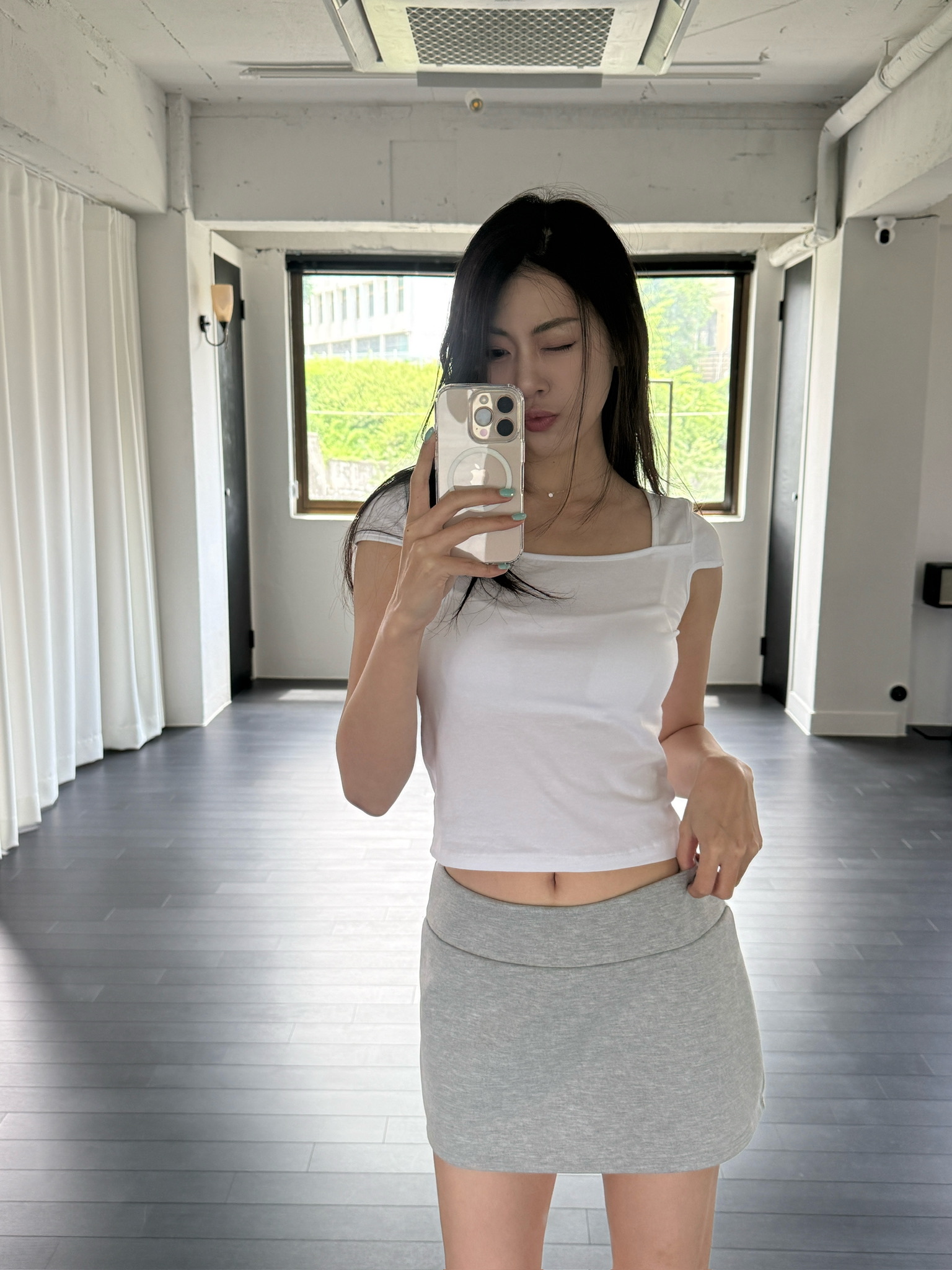 女人味直角肩方領上衣(黑/白)