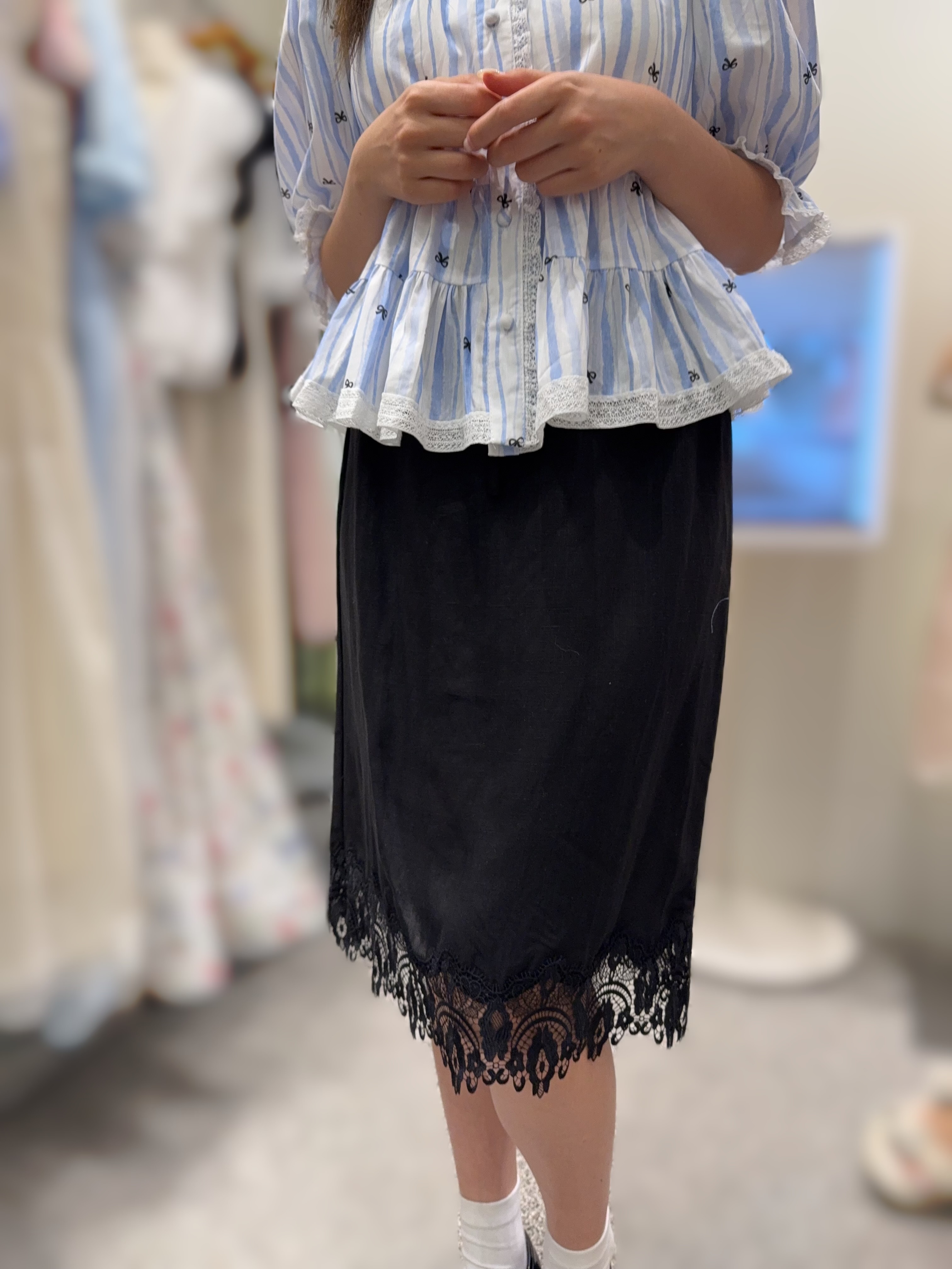 AW25  LACE 裙  腰24 -40 HIP42 長23 $609 (一口價)